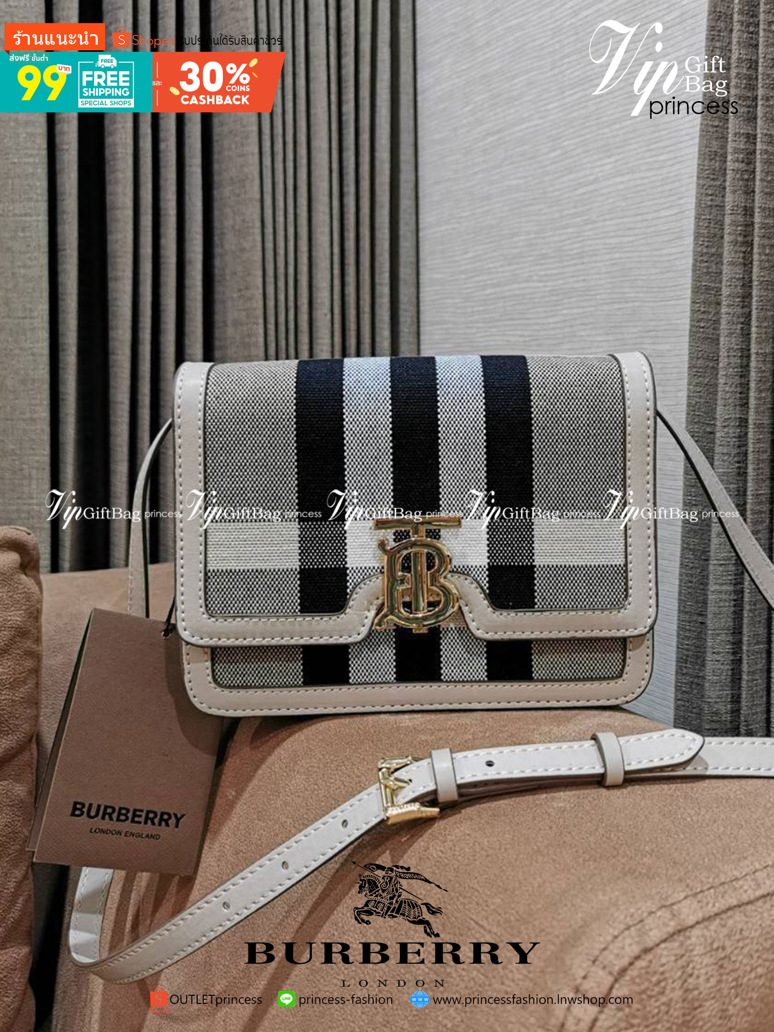 BURBERRY FRAGRANCES LEATHER CROSSBODY BAG VIP GIFT WITH PURCHASE (GWP) กระเป๋าสะพายพรีเมี่ยมกิ๊ฟรุ่นใหม่ล่าสุด Limited จาก BURBERRY Perfume DutyFree วัสดุ Canvas & Leather ลาย Vintage คอลเลคชั่นใหม่ทรงเหลี่ยมสวยหรูดูดี เปิดปิดด้วยฝาปิดสัญลักษณ์รูปTB ภายใน