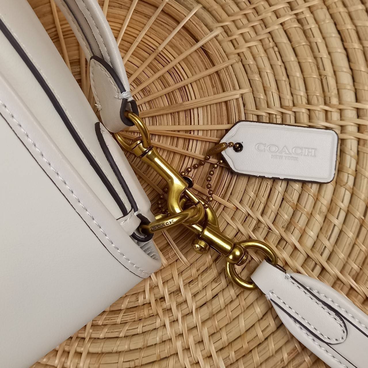 COACH SOFT TABBY SHOULDER BAG (C4823//C5261) กระเป๋าถือ กระเป๋าสะพาย ที่ใครๆก็เข้าถึงได้ หรูหรา คลาสสิค ลุคเรียบร้อย แต่ความสวยไม่น้อย! ดาเมจความลุคผู้ดีรุนแรงมาก!!เกินต้าน!!// วัสดุหนังแท้ทั้งใบ หนังเรียบ หนังนิ่มมากๆ อยู่ทรงสวยมากๆด้วย// ด้านในโล่งกว้าง