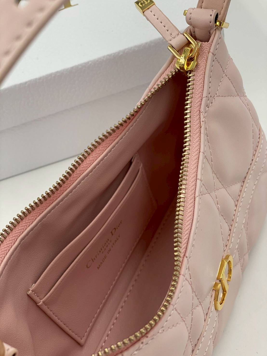 ORI หนังแท้ | DIOR Mini 30 Montaigne Cigale bag / DIOR Mini Miss Caro Cigale bag กระเป๋าสะพายไหล่ทรงโฮโบ ขนาดมินิเสริมไลน์ 30 Montaigne ด้วยรูปทรงทันสมัยและประณีตบรรจง