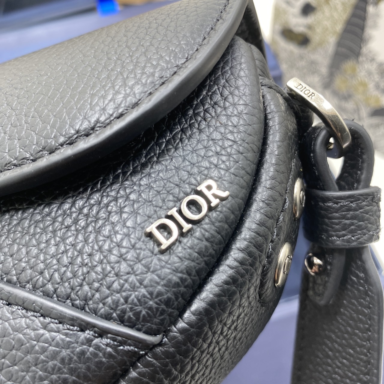 ORI หนังแท้ | DIOR Mini Saddle Bag Icons Leather black กระเป๋าสะพาย คาดอก เปิดตัวครั้งแรกในงานแฟชั่นโชว์ Summer 2025 ดีไซน์สุดไอคอนิกมาตีความใหม่ด้วยรูปทรงที่ทันสมัย