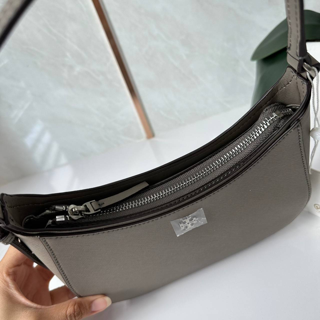 TORY BURCH EMERSON ZIP SHOULDER BAG 137416 / TORY BAG พร้อมส่ง 3 สี กระเป๋าสะพายไหล่ / คล้องแขน หนังซาเฟียโน่ ทนทาน