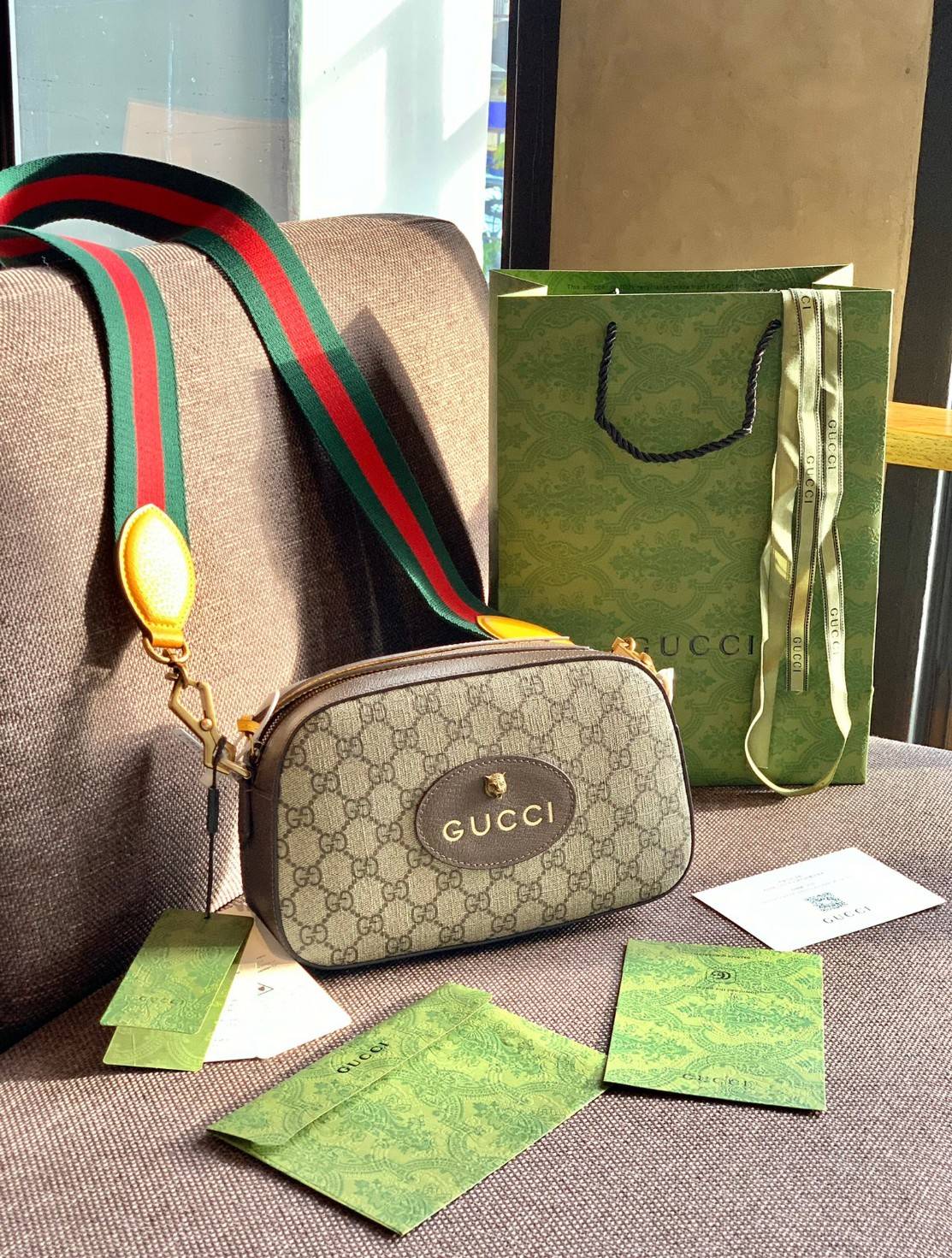 ORI หนังแท้ GUCCI GG SUPREME MESSENGER BAG กระเป๋ารุ่น Unisex ใช้ได้ทั้งหญิงชาย อีกหนึ่งไอเทมที่ต้องมีติดตัวสักใบค่ะ กระเป๋าสะพายข้างหรือครอสบอดี้ร์ งานหนังแกะแท้คุณภาพเกินราคา