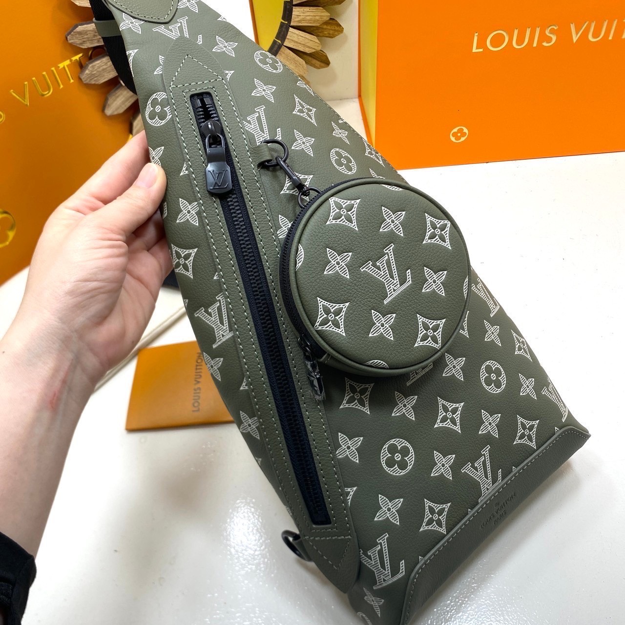 TOP ORI หนังแท้ | LV Duo Slingbag / LV Belt Bag กระเป๋าคาดอกดีไซน์ใหม่ สปอร์ตและดูหรูในตัว รูปทรงใช้งานง่ายได้ทุกลุค ที่สุดของไอเท็มขายดี