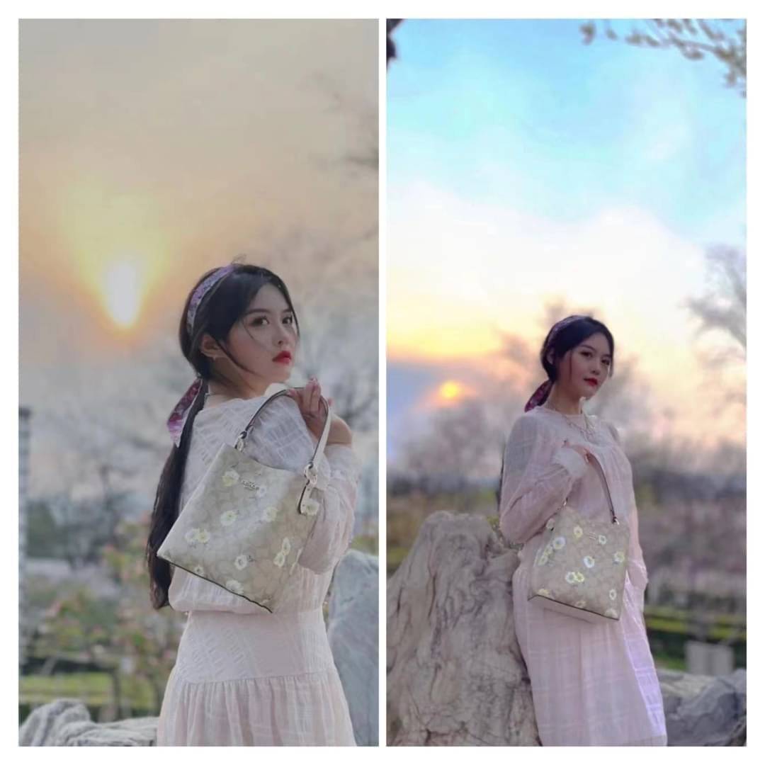 OUTLET 】COACH C3411 SMALL TOWN BUCKET BAG IN SIGNATURE CANVAS WITH DAISY PRINT สวยสดใสมาให้ถึงบ้านจ้า!! กระเป๋าทรงบัคเก็ตยอดฮิต รอบนี้น่ารักมุ้งมิ้งไม่เลิก ดีไซน์ลายดอกเดซี่คละรอบใบ วัสดุหนังแคนวาสเคลือบลาย ปากกระเป๋าเปิด-ปิดด้วยกระดุมแม่เหล็ก 2ฝั่ง มีหูจ