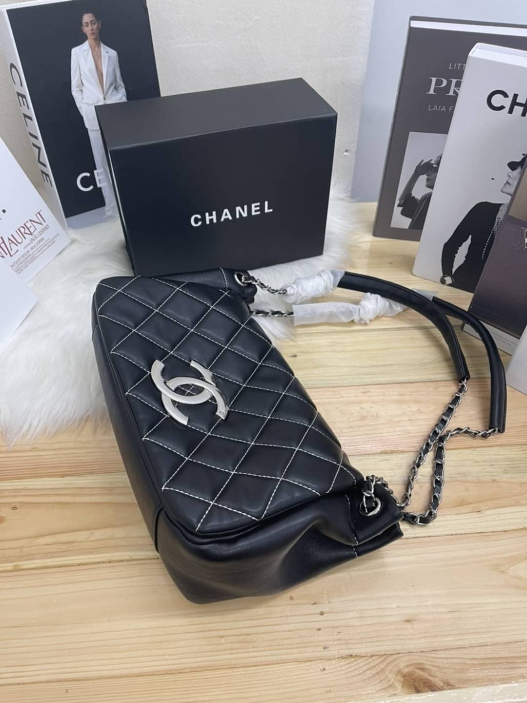 Chanel Leather Shoulder Stitch Bag / Chanel Wild Stitch Handbag กระเป๋าสะพายข้าง งานหนังเต็มใบ อะไหล่เงิน พร้อมส่งที่ไทย ภาพถ่ายจากงานขายจริง ใช้งานต่างประเทศได้