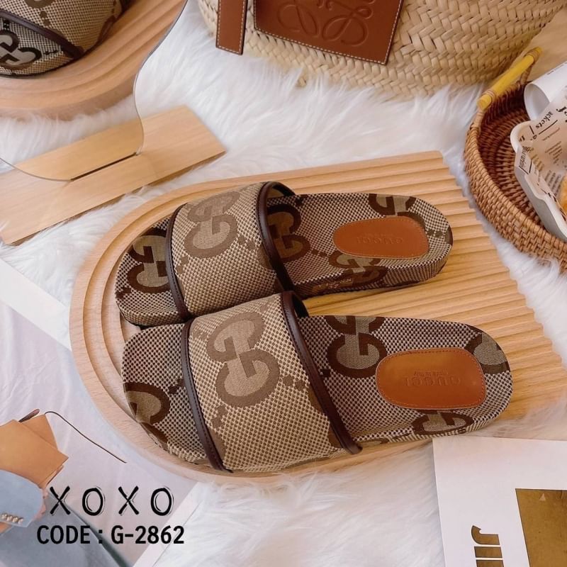 GUCCI รองเท้าแตะ GG jumbo ลายผ้าแบรนด์ นุ่ม ใส่สบ่ย กระชับ น้ำหยักเบา แมทส์ชุดง่าย