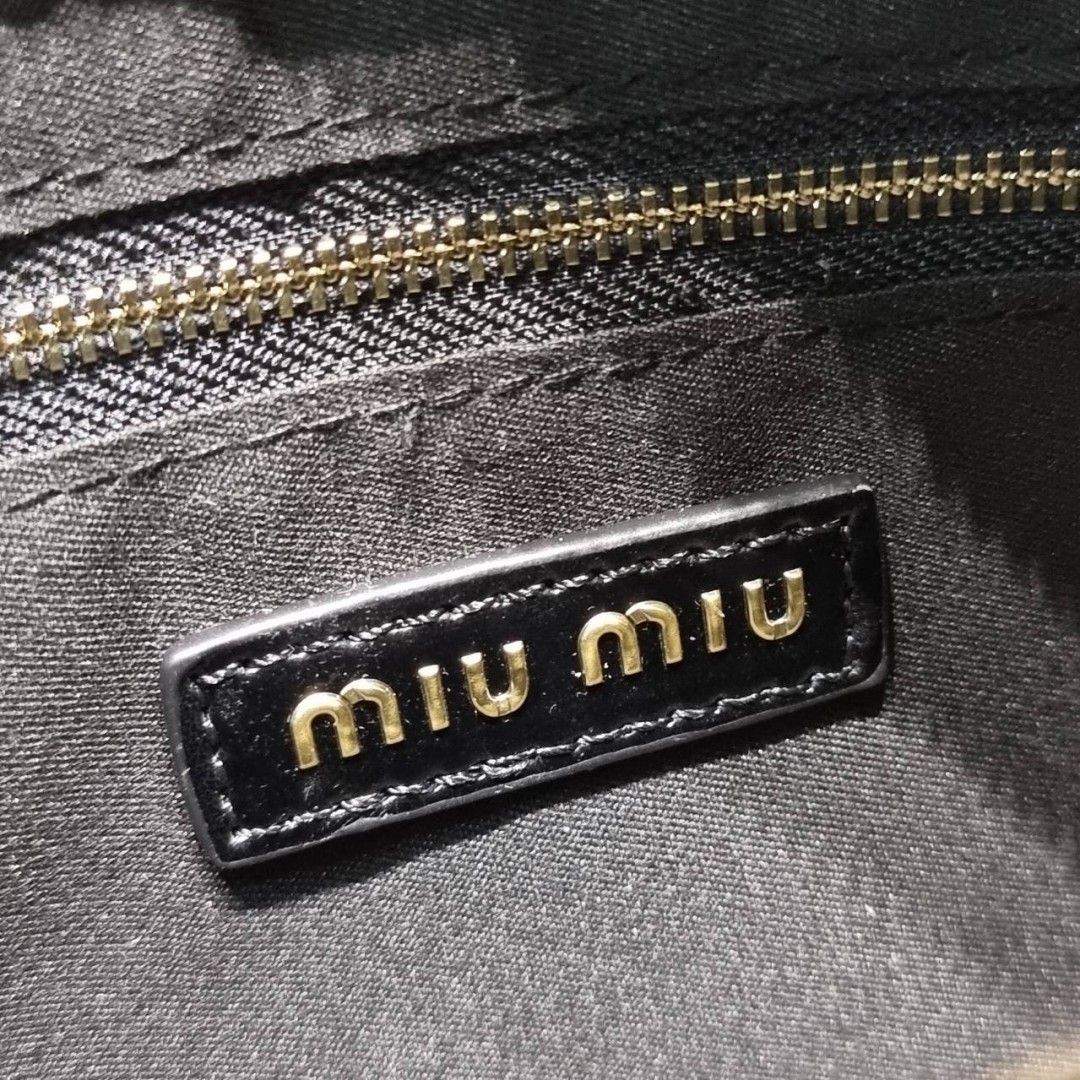 MIU MIU ARCADIE METELASSE LEATHER BAG กระเป๋าถือ/สะพายสุดชิค คุ้มมากไม่อยากให้พลาดน้า เกรดไฮเอน ใช้งานต่างประเทศได้