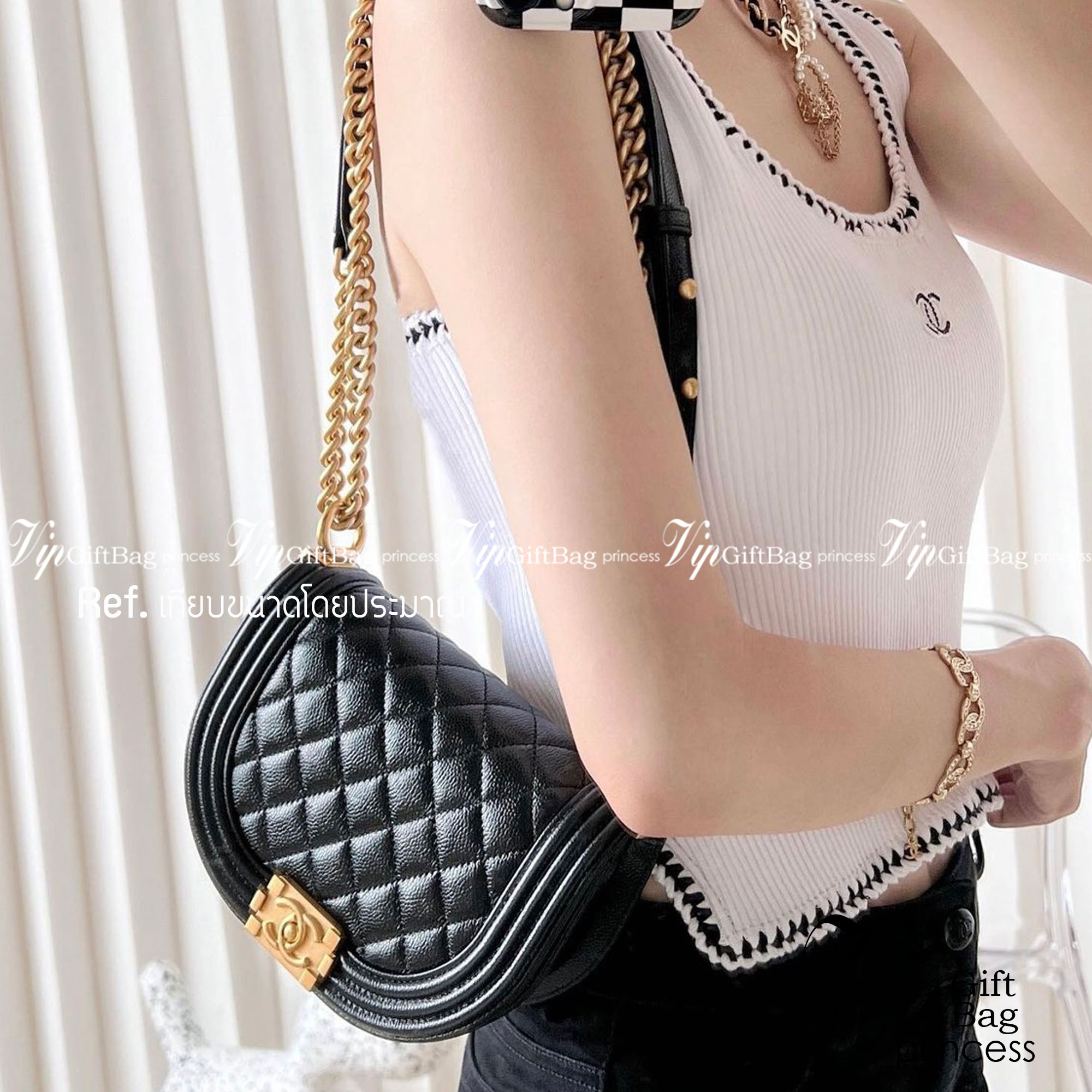 Chanel small boy messenger bag black caviar / Chanel 22A Boy 8" เกรดออริจินัล กระเป๋าสะพายทรง BOY Half Moon จากคอลเลคชั่น 22A รูปทรงโค้งเป็นตัว U ไซส์เล็ก หนังคาเวียสีดำ อะไหล่ทอง สวยเก๋มากๆ เลยค่ะ สายยาวสะพาย crossbody ได้นะคะ หรือจะทบสายแล้วสะพายแบ