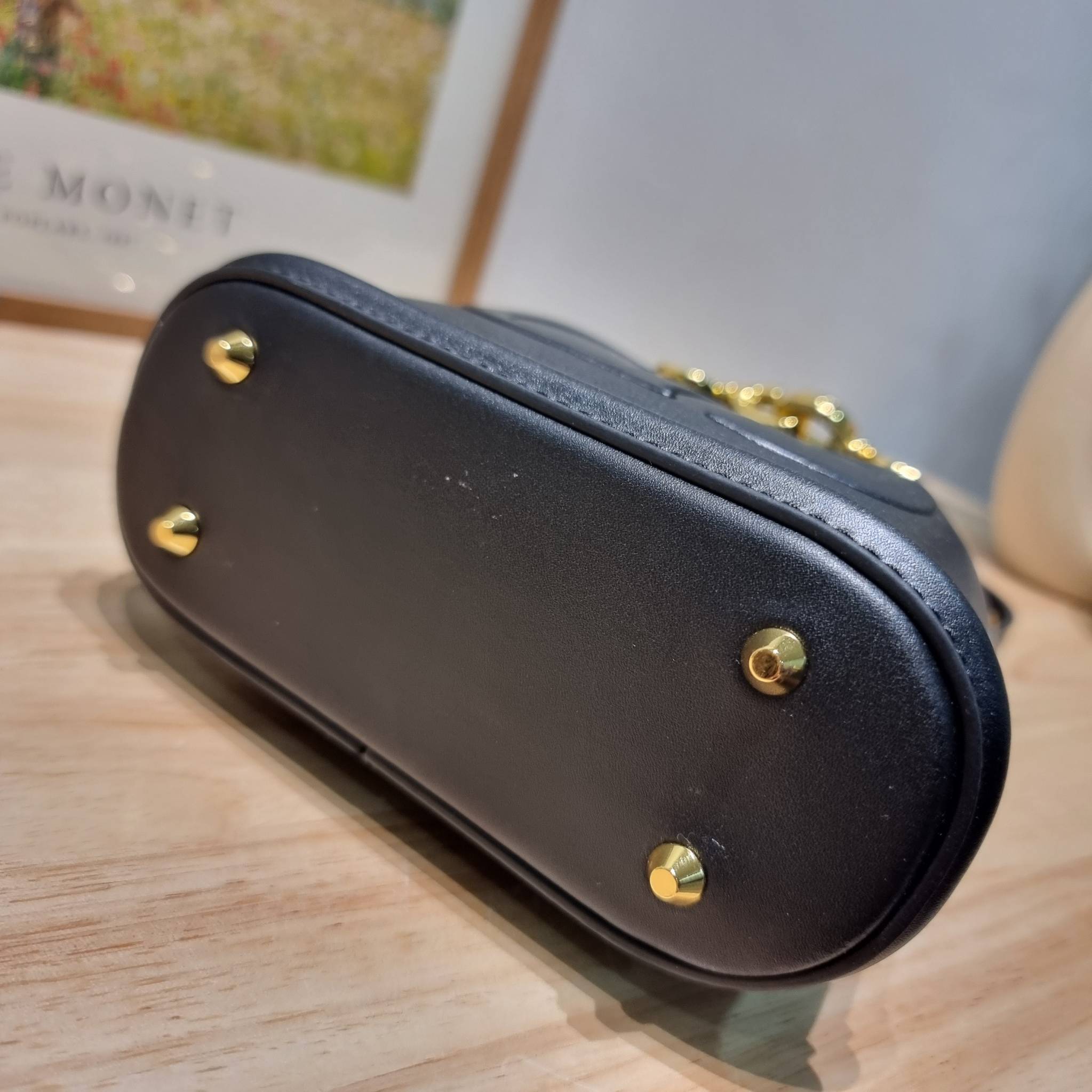 CD SMALL C'EST BAG 17cm / Dior bucket bag พร้อมส่ง กระเป๋าสะพายสุดคลาสสิค ดีไซน์หรู ไซส์เล็กกะทัดรัด ใช้งานง่าย สะพายได้ทุกโอกาส **ล็อทราคาพิเศษสุดคุ้ม