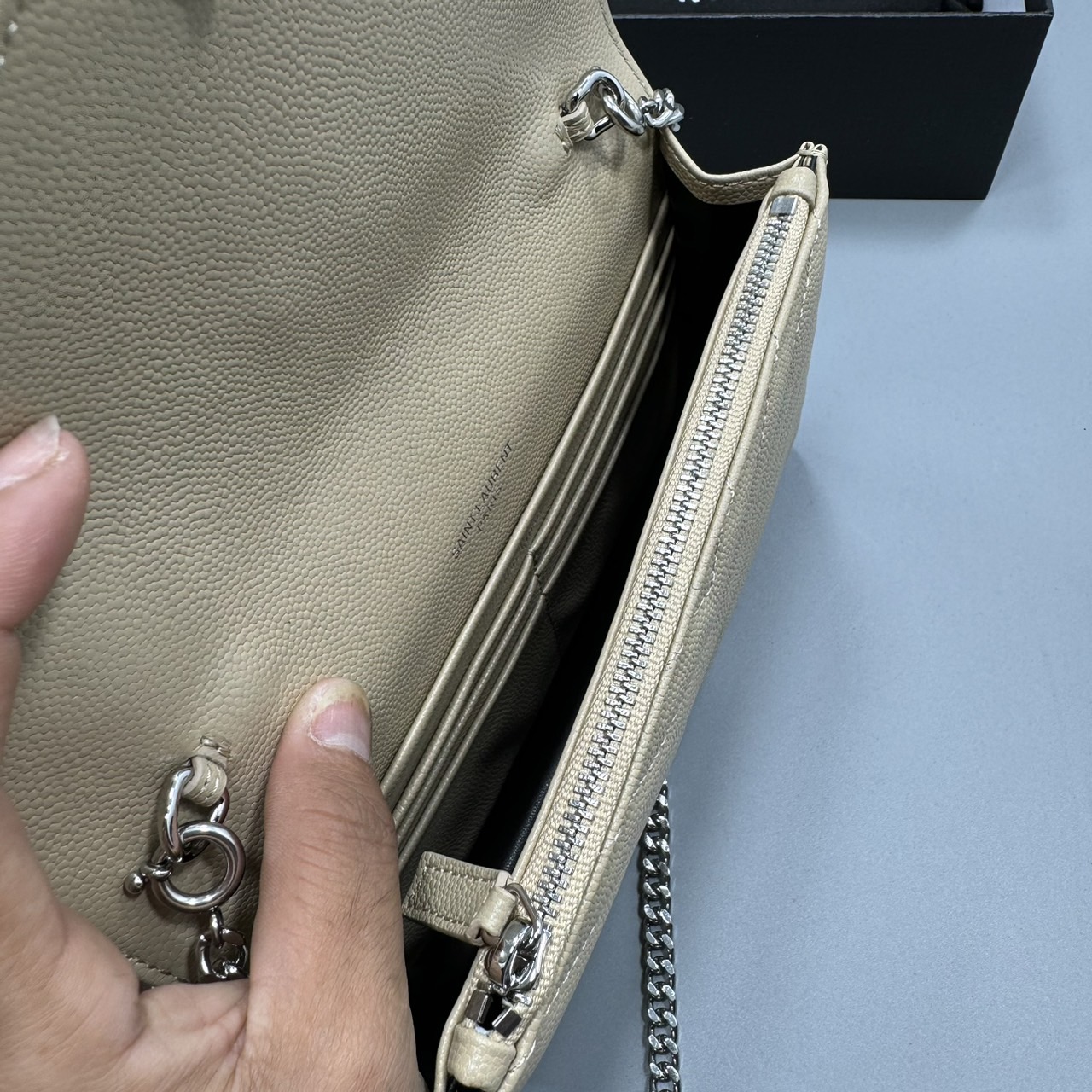 YSL Envelope WOC 7.5 Wallet on chain / YSL Clutch Bag 7.5" กระเป๋าสะพายรุ่นยอดนิยม เกรดหนังคาเวียร์สวยเต็มใบ เกรดออริ 1:1 ใช้งานต่างประเทศได้