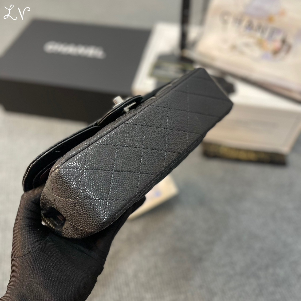 Chanel Classic 9" / Chanel Bag พร้อมส่ง กระเป๋าสะพายรุ่นยอดนิยม งานหนังสวยมาก มาพร้อมกล่อง อปก ครบเซ็ท ใช้งานต่างประเทศได้ ภาพถ่ายจากงานขายจริง