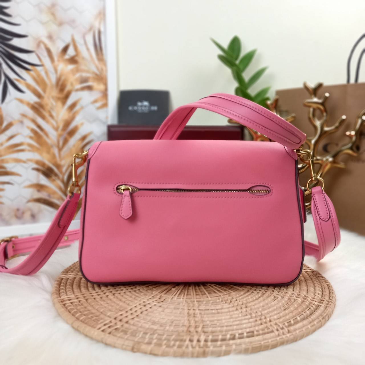 COACH SOFT TABBY SHOULDER BAG (C4823//C5261) กระเป๋าถือ กระเป๋าสะพาย ที่ใครๆก็เข้าถึงได้ หรูหรา คลาสสิค ลุคเรียบร้อย แต่ความสวยไม่น้อย! ดาเมจความลุคผู้ดีรุนแรงมาก!!เกินต้าน!!// วัสดุหนังแท้ทั้งใบ หนังเรียบ หนังนิ่มมากๆ อยู่ทรงสวยมากๆด้วย// ด้านในโล่งกว้าง