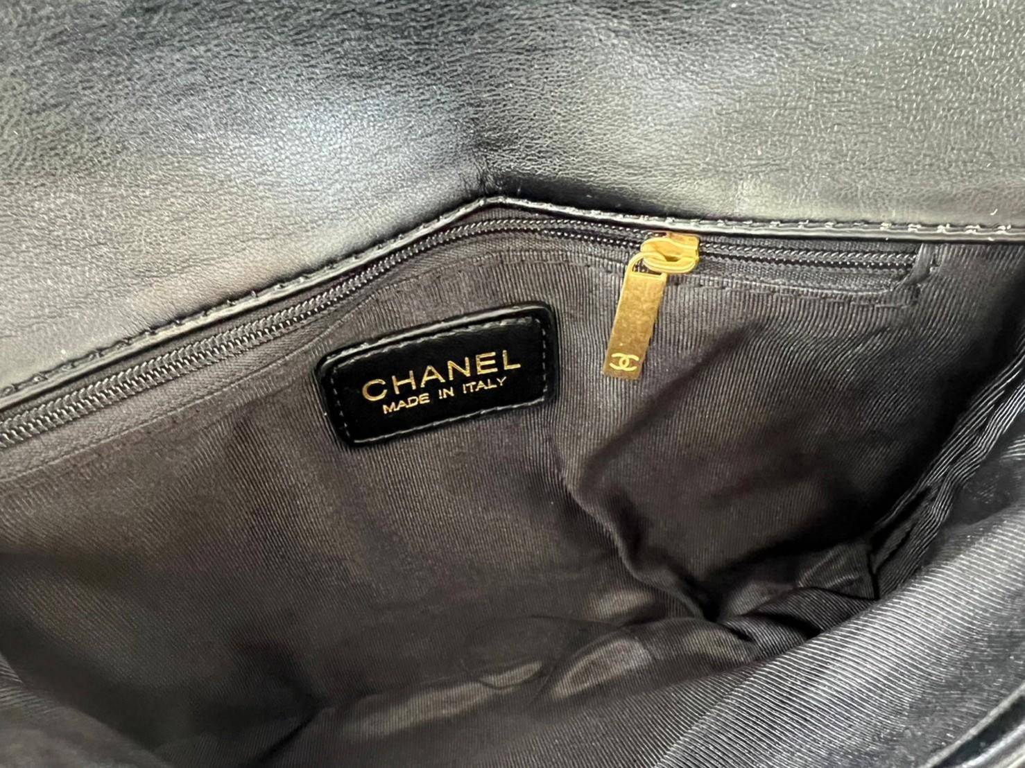 CHANEL flap bag with chain and pearl logo / CHANEL BAG VIP วัสดุหนังแกะสังเคราะห์นุ่ม ลื่น มันเงา อะไหล่ทองหรูหรา