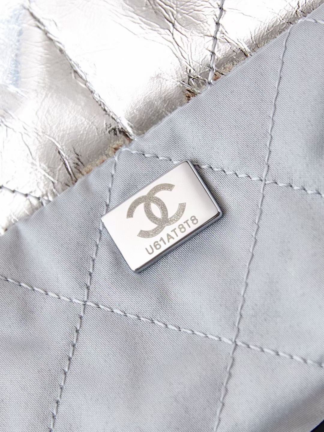 CHANEL 22 Medium HANDBAG In Metallic & Gold-Tone Metal กระเป๋าสะพายสีเมทัลลิค เกรดออริ ท็อป สลับแท้ 1:1 เกรดดีสุด ผ่านทุก ตม หนังแท้สวย ใช้งานต่างประเทศได้