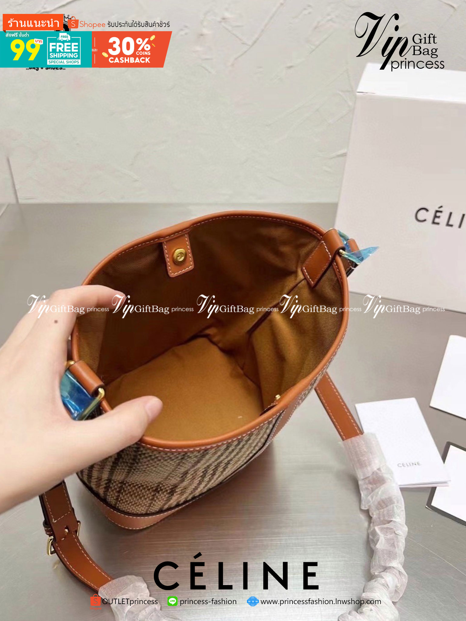 CELINE BUCKET BAG CUIR TRIOMPHE คอลเลคชั่นใหม่ ฮิตข้ามปี กับกระเป๋าสะพายทรงถัง ใช้งานง่ายที่สุด รุ่นใหม่งานผ้าทอลาย ซับในผ้าอย่างดี อะไหล่ทองปั้มทุกจุด สายสะพายยาวปรับระดับได้ วัสดุหนังวัว เรียบหรู ผู้ดีไปอีก ภายในโล่งกว้าง ใส่ของแบบจุๆไปเลย เป็นรุ่นที่ใช