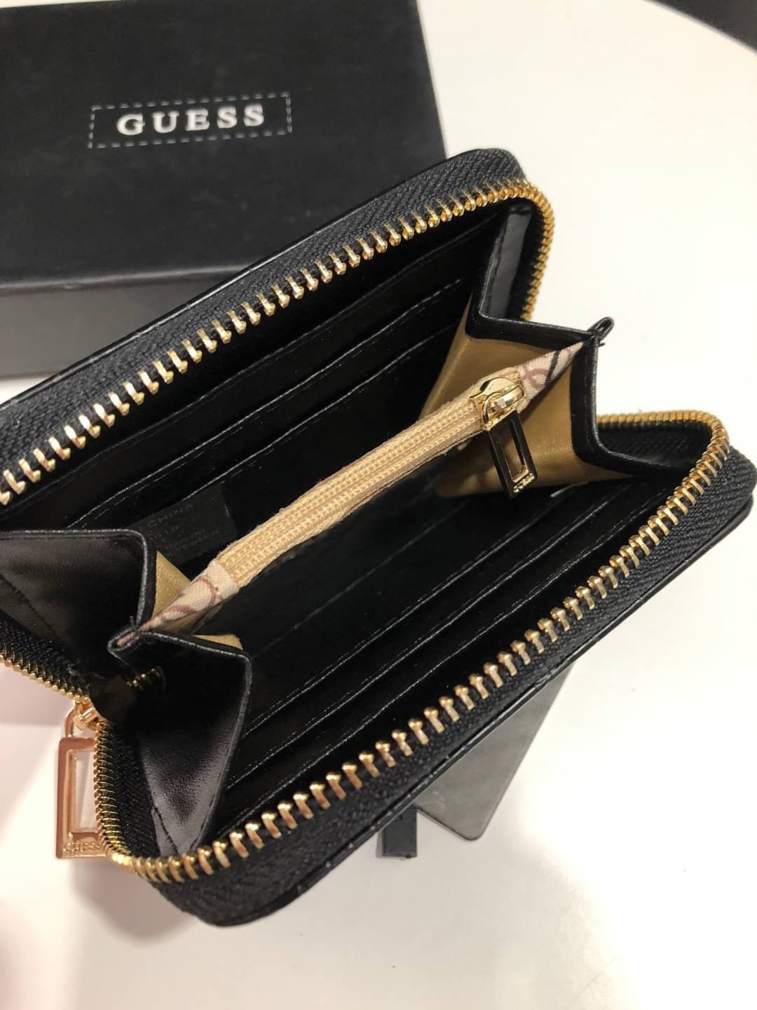 GUESS Basic Women Small Wallet กระเป๋าสตางค์แบบสั้น อะไหล่ทอง หนังปั้มลายสวยหรู