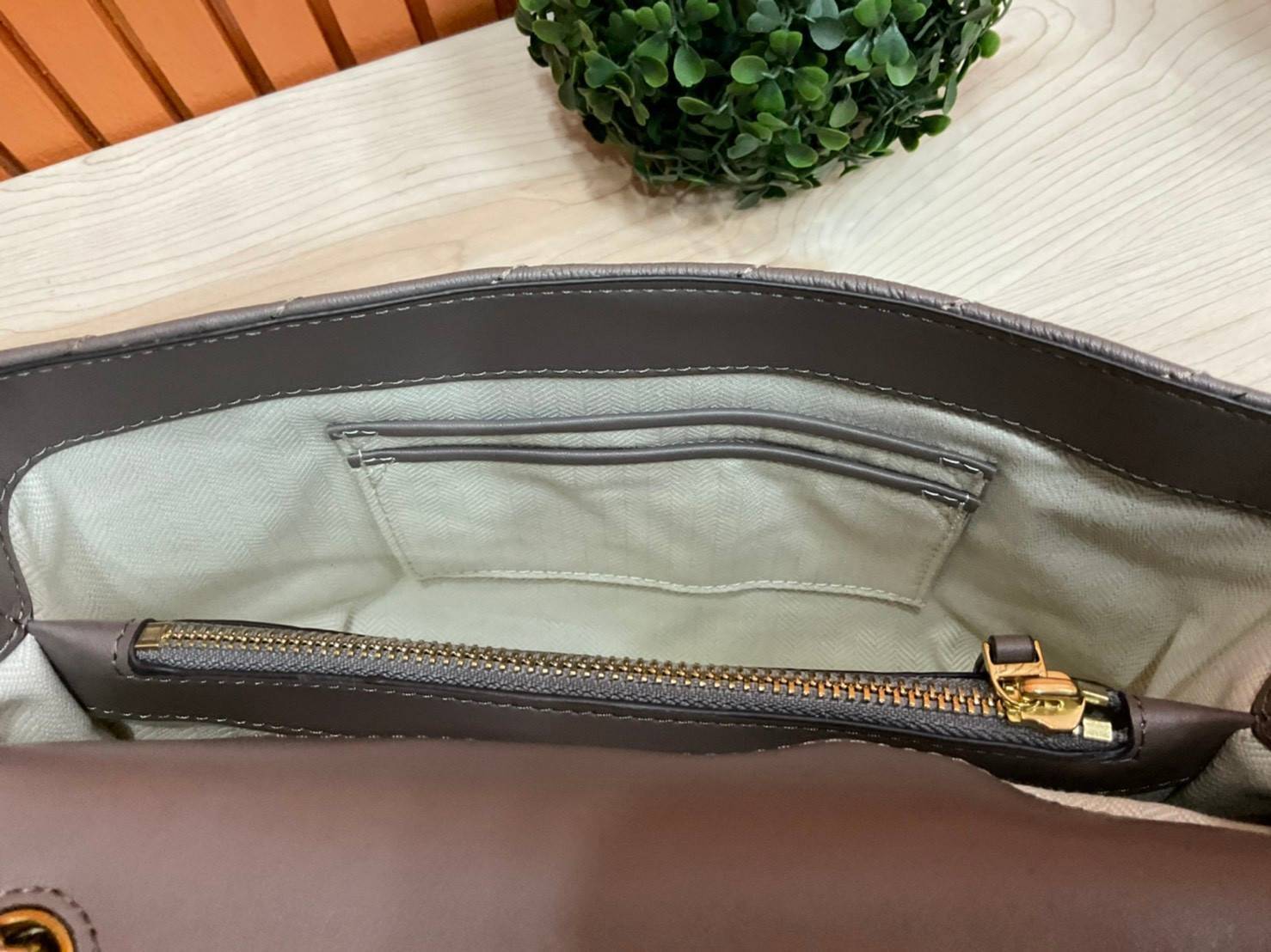 ของแท้ 💯% 】TORY BURCH KIRA CHEVRON CONVERTIBLE SHOULDER BAG รุ่น 58465 กระเป๋าสะพายไหล่ และ Crossbody วัสดุหนังแท้ สวยหรูดูแพง หนังสวย หนังหอม ผิวสัมผัสนุ่มมือมากๆ