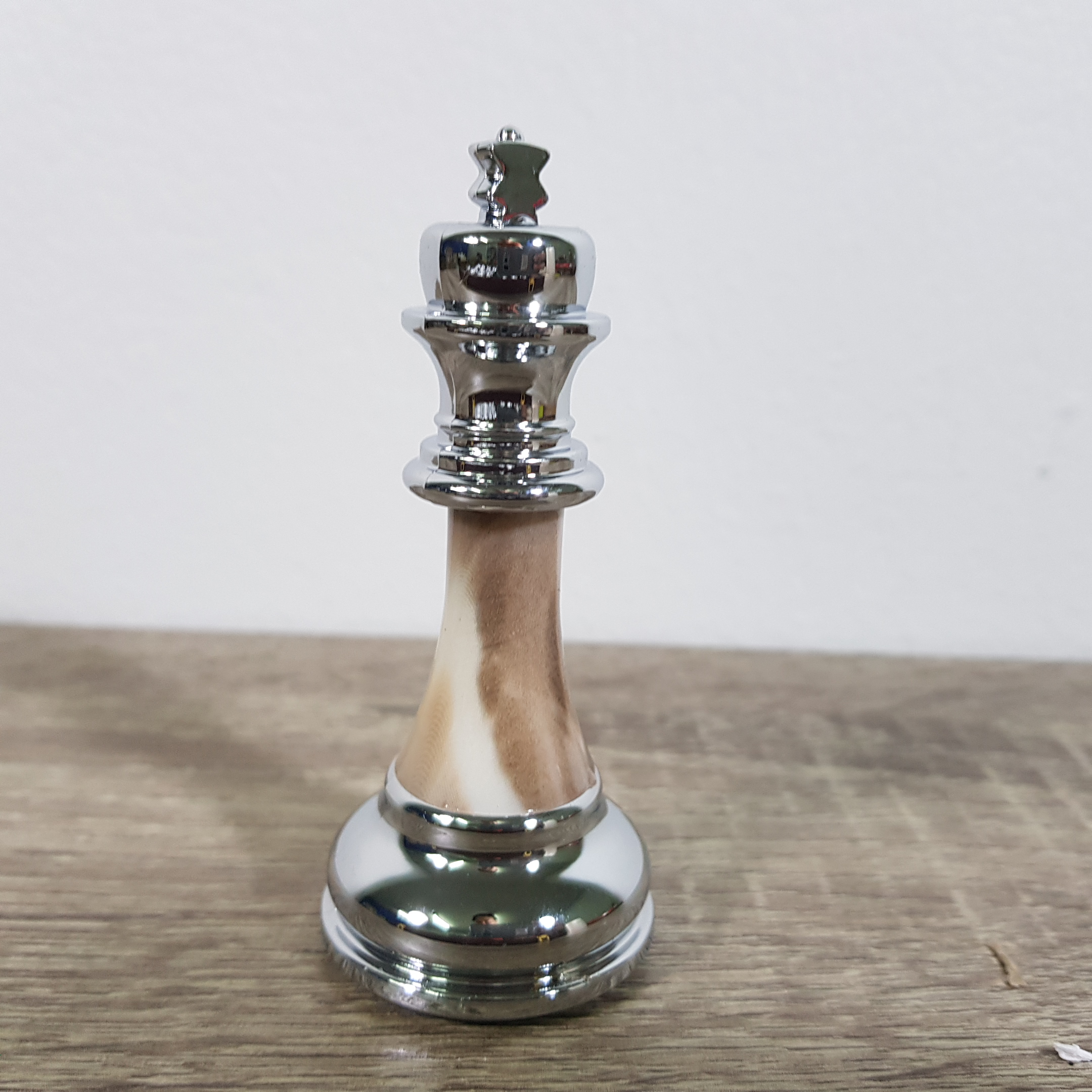 ชุดหมากรุกสากลไฮเอน(High End)ตัวอะคริลิคช่องขนาด 5x5 cm. ขนาดกระดาน45x45 cm.