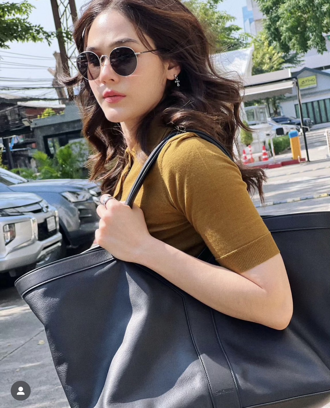 YSL Y TOTE IN LEATHER BAG กระเป๋าสะพายทรงโท้ทใบใหญ่ รุ่นใหม่ล่าสุด งานหนังแท้สวยเต็มใบ ดีไซส์เรียบหรูดูแพงอย่างแท้จริง ภายในโล่งกว้างมาก จุของได้เยอะสุด เอาใจสายแบกแต่ยังคงความหรูไว้ในตัวอย่างแน่นอน