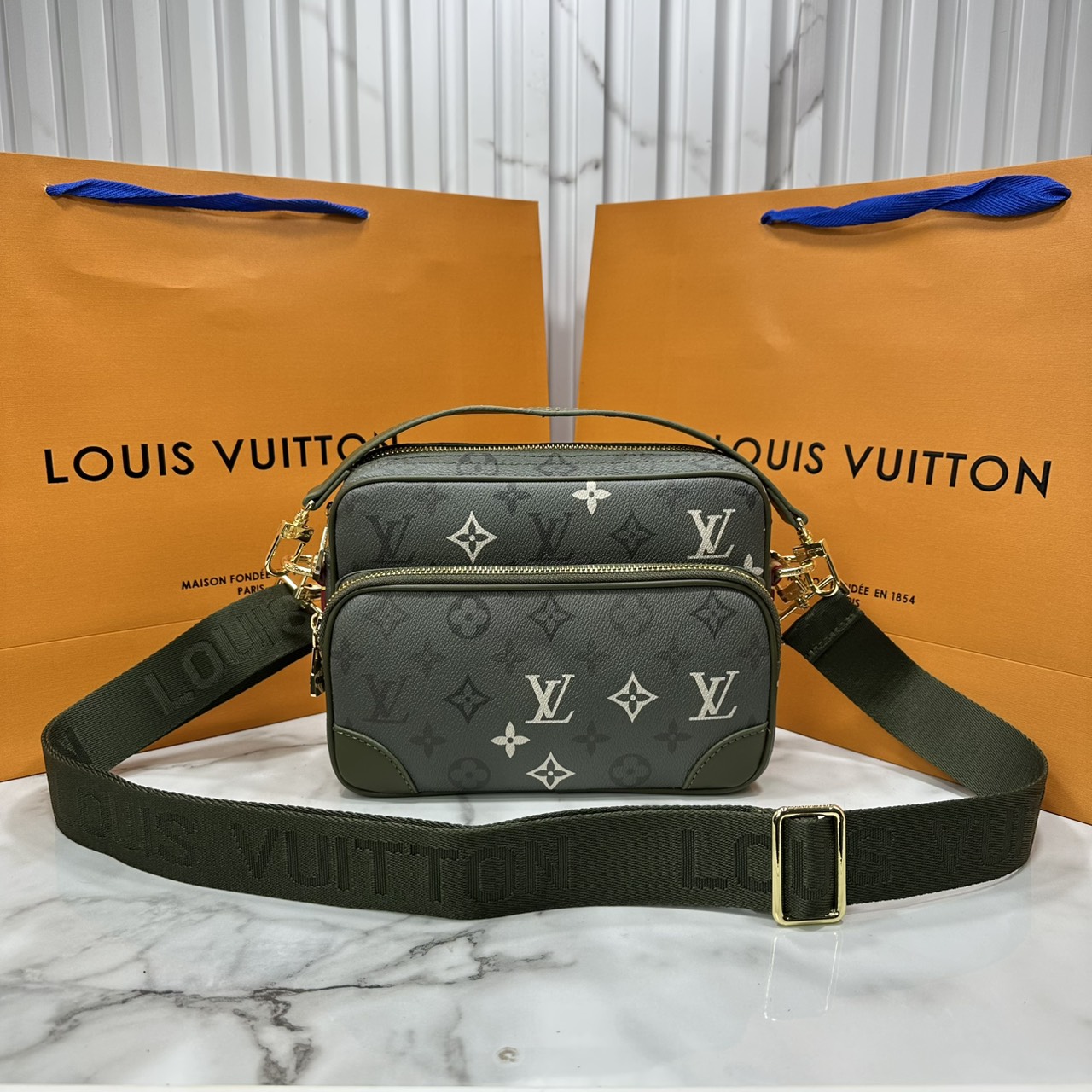 ORI หนังแท้ | LV Nil Messenger PM Navy Green กระเป๋าสะพายทรงแมสเซ็นเจอร์ สีใหม่ดีไซน์ใหม่