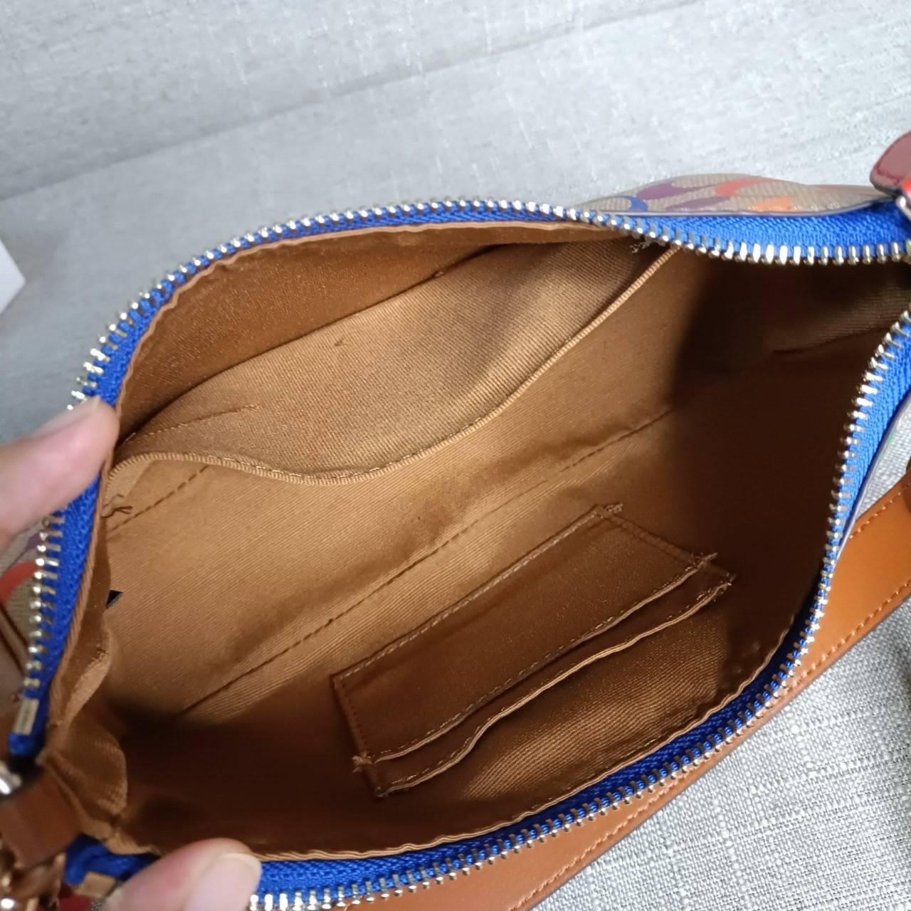 พร้อมส่งครบสี สวยทุกสีเลยค่า😘 ((CA173//CA209//CA548)) COACH TERI SHOULDER BAG 🔹กระเป๋าทรงพอช ในรูปแบบหนังแท้ หนังนิ่มสวยมากค่ะ