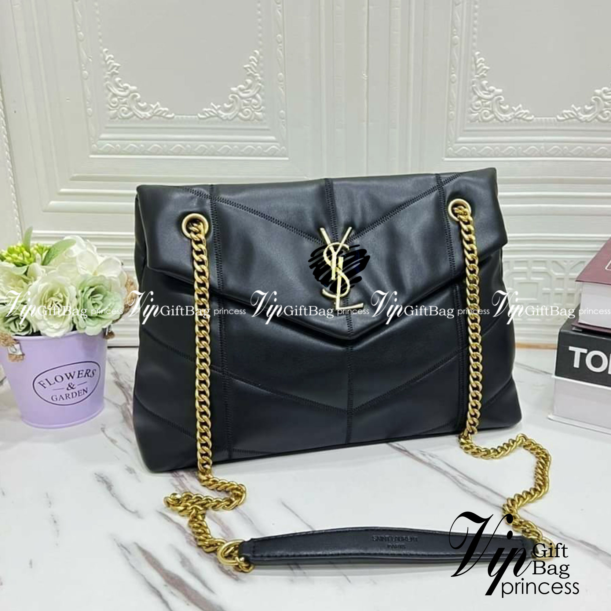 VIP 🥂 YVES SAINT LAURENT Loulou Puffer Small shoulder bag 12" / YSL Loulou Puffer quilted leather มามุงค่าา ใครเล็งใบนี้มาแล้วน้า งานหนังสวยสมการรอคอย มาแบบครบเซ็ทพร้อมถุงผ้าและกล่อง นอกจากจะซื้อมาใช้เองแล้ว ก็เหมาะซื้อเป็นของขวัญให้คนรู้จักเ