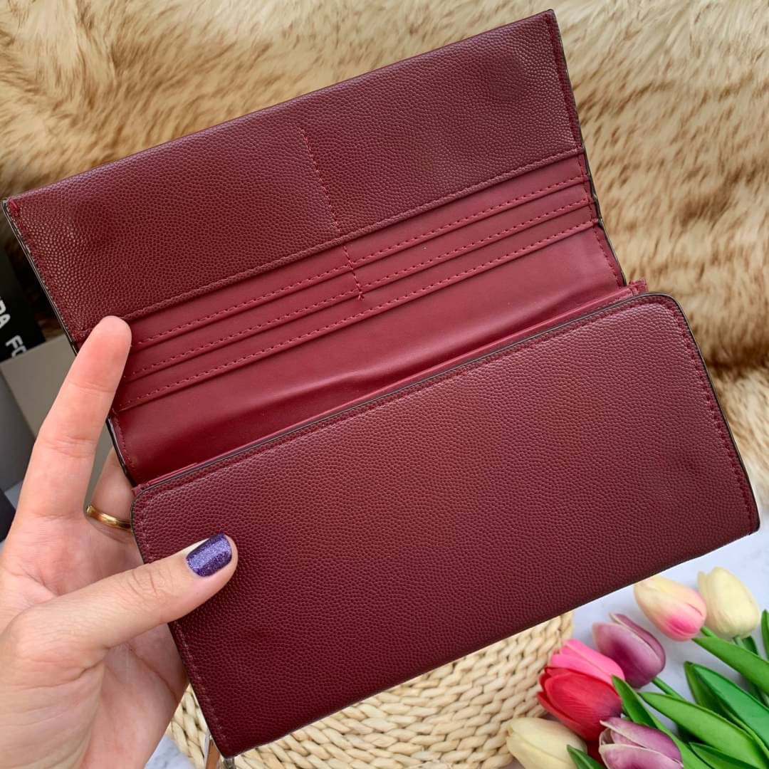 ของแท้ 💯% CHARLES & KEITH METAL TASSEL CLASSIC LONG WALLET กระเป๋าเงินใบยาวรุ่นพู่ยอดฮิต!! หนังพิมพ์ลายคาร์เวียร์ใช้ทน ด้านหลังมีช่องใส่บัตร/แบงค์ได้