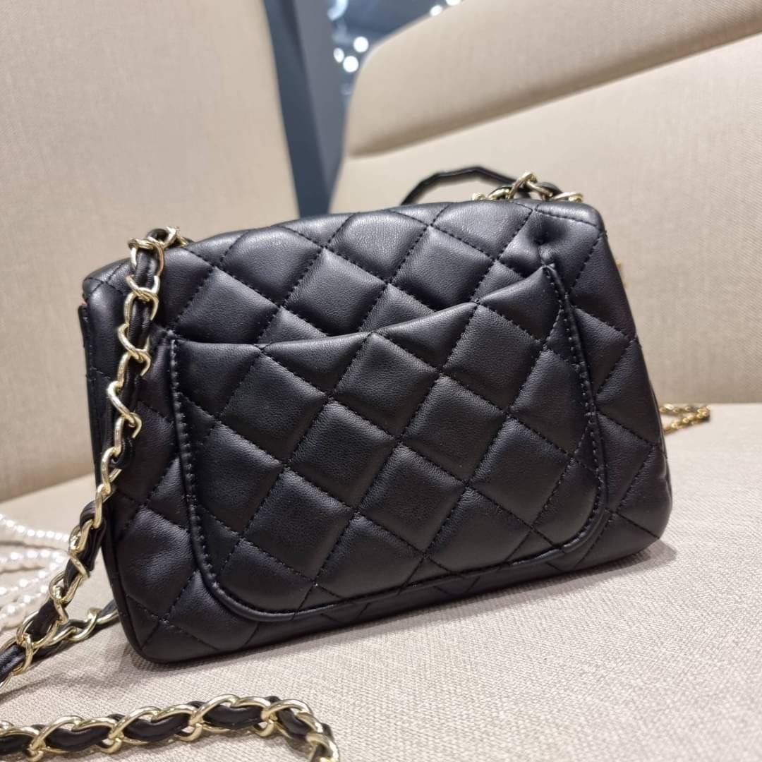 VIP 🥂 เซ็ทคือที่สุดของความคุ้ม EXCLUSIVE MIX ITEM!! CHANEL GIFT BOX SET กลับมาอีกครั้งกับไอเท็มสุดหรูชวนให้สะสม สุดยอดของรุ่นยอดฮิตพร้อมเสิร์ฟครบชุด สุดคุ้ม มาพร้อมกระเป๋าสะพายถึง 2 ใบ คอลเลคชั่นของมันต้องมี ทั้งตัวคลาสสิคและ vanity และสุดยอดของหา