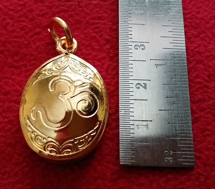 สินค้าหมดค่ะ ล็อกเก็ตพระพิฆเนศปางหริทราคณปติ(ปางรวยเสน่ห์-รวยทรัพย์)พื้นสีม่วงหลังโอมเลี่ยมทองไมครอนพร้อมใบคาถาค่ะ