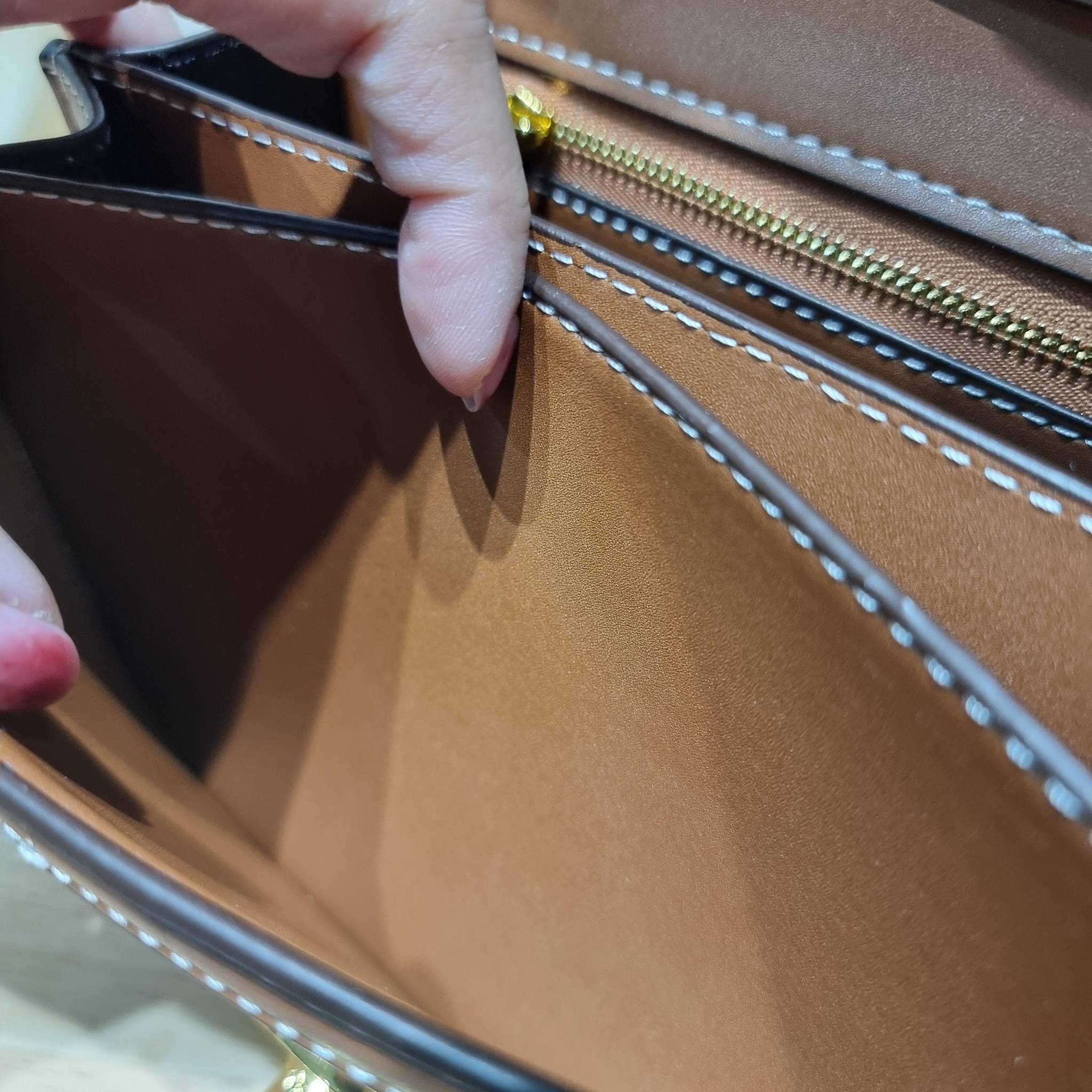 BURBERRY FRAGRANCES CROSSBODY BAG / BURBERRY SMALL CHECK CANVAS AND LEATHER TB BAG เบสท์ไอเท็ม!! คอลเลคชั่นที่ปังตลอดปี