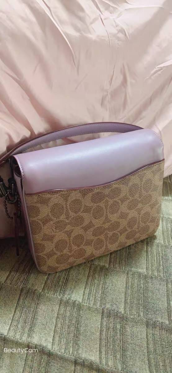 3สาย Coach 89089 Cassie Crossbody 19 In Signature Canvas เรียบหรู ดูดี ต้องไอเท็มนี้เลยจ้า กระเป๋าถือ/สะพายข้าง สุดพิเศษ!! มีสายมาให้ถึง 3 แบบ!! สลับใช้แมทช์ตามสไตล์ได้เลย วัสดุหนังแคนวาสสลับหนังเรียบ เปิด-ปิดด้วยตัวบิดล็อค ภายในแบ่งสัดส่วนอย่างดี ใส่ของไ