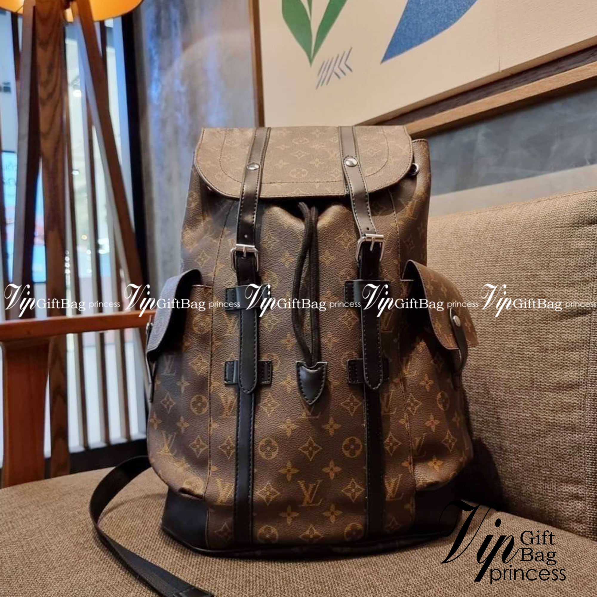 LV Christopher PM Monogram Eclipse Reverse เป้สะพายหลังใบใหญ่ LV MONOGRAM BACKPACK ที่หนุ่มๆตามหากันมากที่สุด LONG WEEKEND กระเป๋าใบใหญ่ต้องมี!! รุ่นสุดฮอต!! ด้วยรูปทรงที่คลาสสิค สไตล์เอกลักษณ์ วัสดุหนังแคนวาส ทนทาน