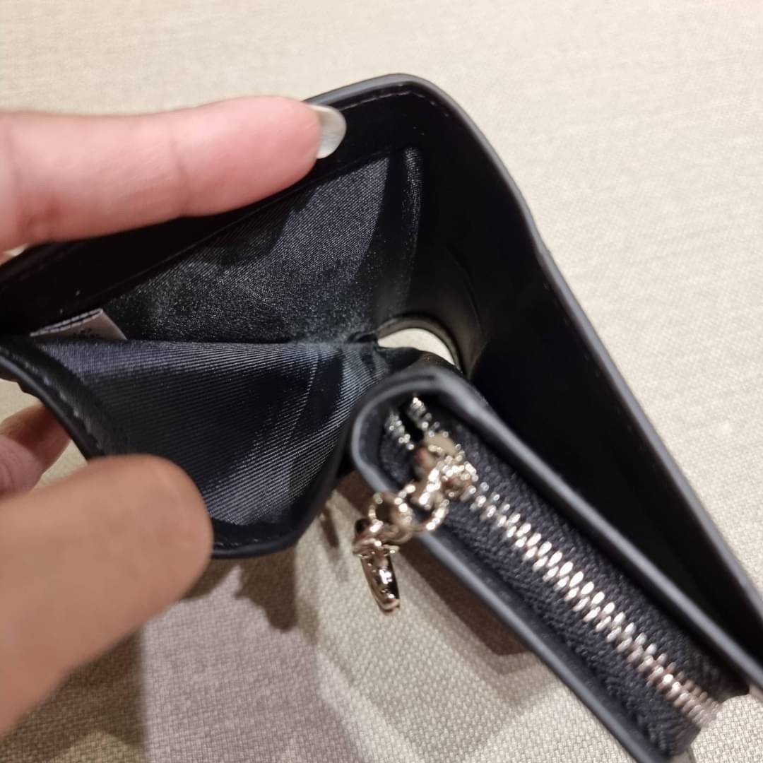 C4591 C4592 COACH COACH x PEANUTS SNAP WALLET IN SIGNATURE CANVAS WITH SNOOPY PRINT / WITH WOODSTOCK PRINT กระเป๋าสตางค์ใบเล็ก ขนาดกำลังเหมาะ ดีไซน์น่ารักอีกแล้วจ้า ♥️ มันน่ารักน่าใช้มาก โดดเด่นด้วยลายคอลเลคชั่นยอดฮิต วัสดุหนังแคนวาสเคลือบลาย เปิด-