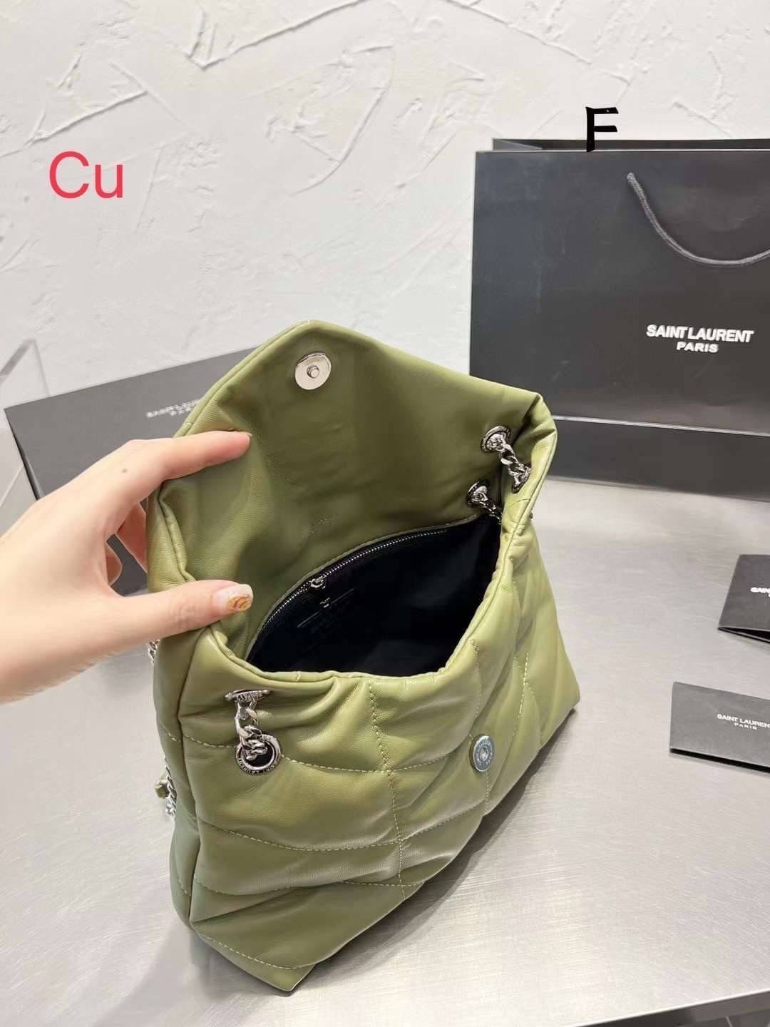 YSL PUFFER SMALL CHAIN BAG IN QUILTED มามุงค่าา ใครเล็งใบนี้มาแล้วน้า งานหนังสวยสมการรอคอย มาแบบครบเซ็ทพร้อมถุงผ้าและกล่อง นอกจากจะซื้อมาใช้เองแล้ว ก็เหมาะซื้อเป็นของขวัญให้คนรู้จักเช่นกันนะคะ