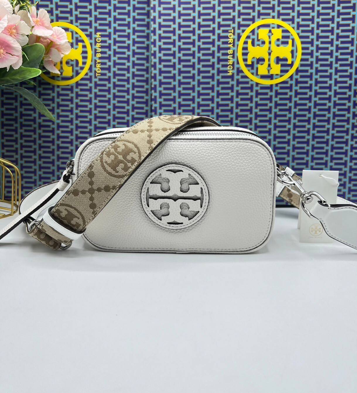 TORY BURCH Miller Mini Crossbody Bag / TORY CAMERA BAG / TORY BAG พร้อมส่ง 5 สี กระเป๋าสะพายใบเล็กมินิมอลในรูปทรงใหม่ที่คล่องตัว