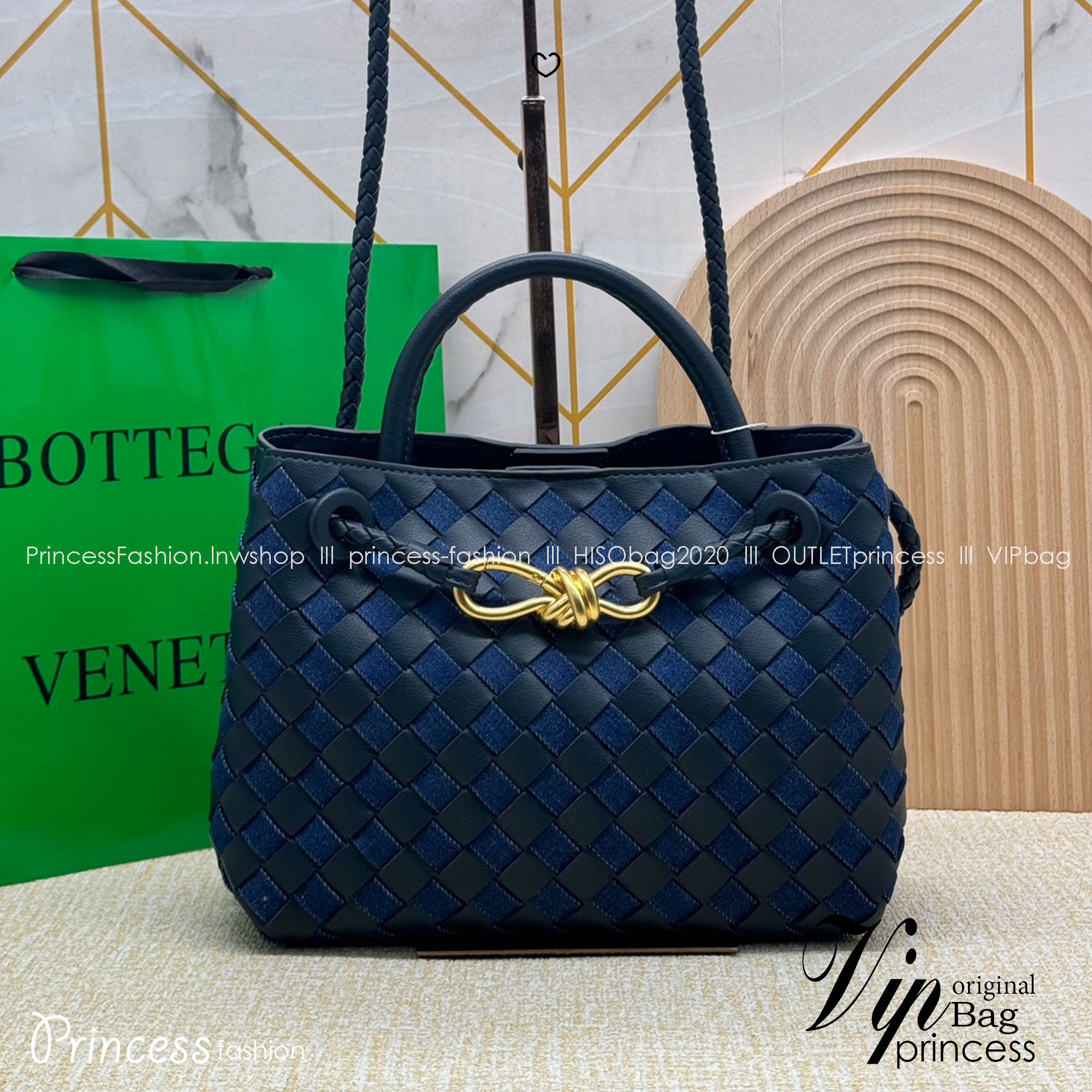 BOTTEGA Small Andiamo Denim Shoulder Bag 25cm / BOTTEGA Tote Bag กระเป๋าสะพายดีไซส์สาน วัสดุเดนิมคอตตอนรุ่นใหม่ สวยงามเป็นเอกลักษณ์ เกรดออริ 1:1 ใช้งานต่างประเทศได้