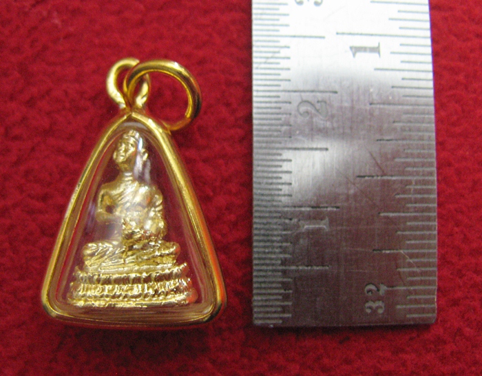 พระอุปคุตมหาลาภ ร่ำรวยเงินทอง เนื้อทองเลี่ยมทองไมครอนกรอบทรงสามเหลี่ยม พร้อมใบคาถาค่ะ