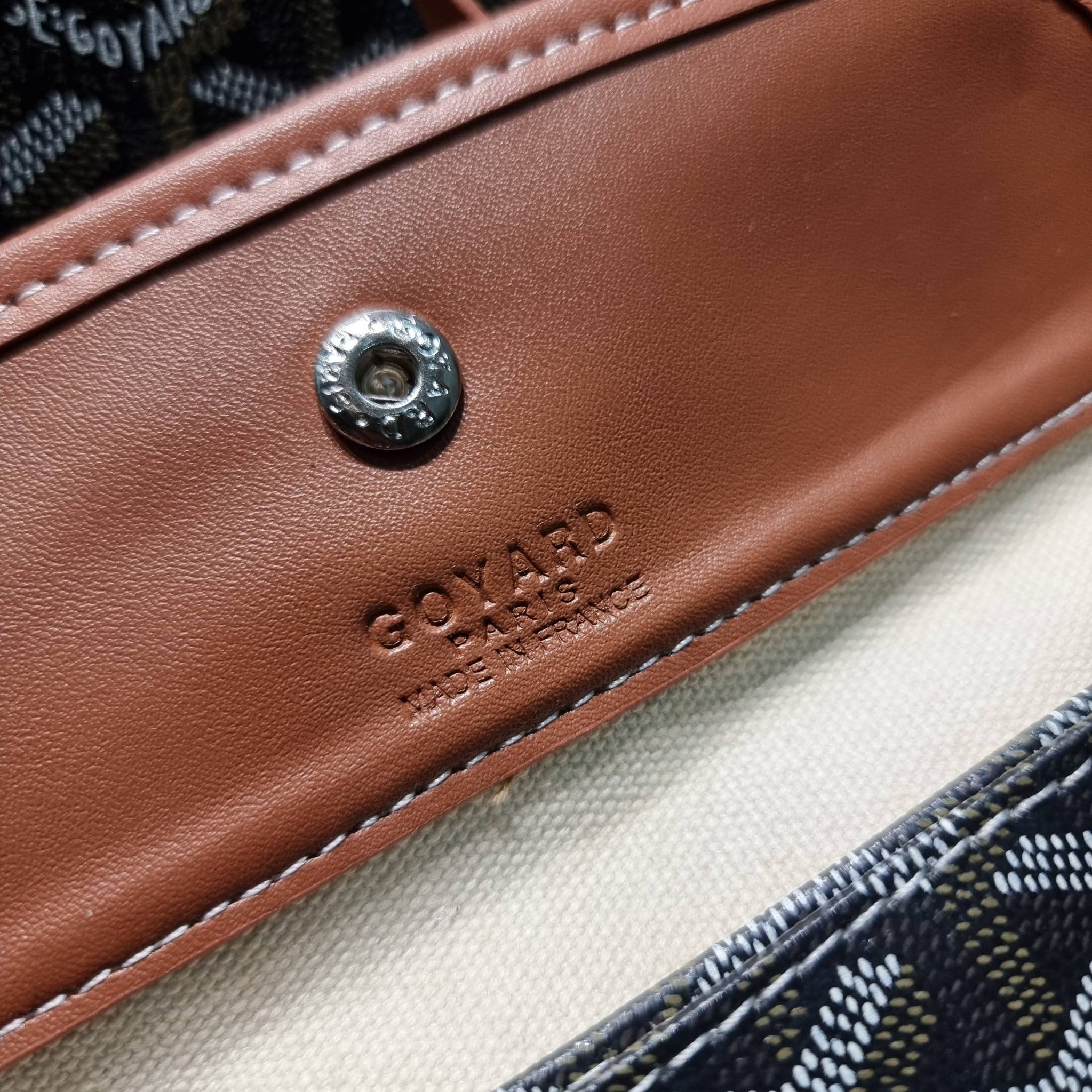 GOYARD ANJOU REVERSIBLE TOTE กระเป๋าสะพายทรงโท้ท ใบใหญ่จุใจ!! กลับด้านใช้ได้ทั้ง 2 ด้าน มาครบสีขายดี เลิศทุกสี รูปทรงคลาสสิค