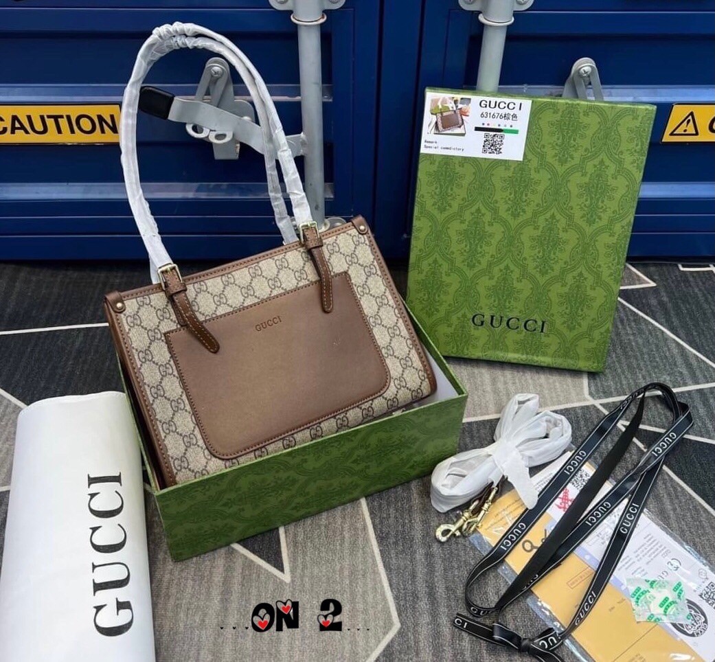 GUCCI TOTE BAG / GUCCI Shopping Bag กระเป๋าสะพายไหล่ทรง tote หูยาว ซิปบน มาพร้อมสายสะพายยาวถอดได้ ด้านในมีช่องซิปเล็กงานปั๊มแบรนด์ทุกจุด ตัวจริงสวยน่าใช้มากค่ะ