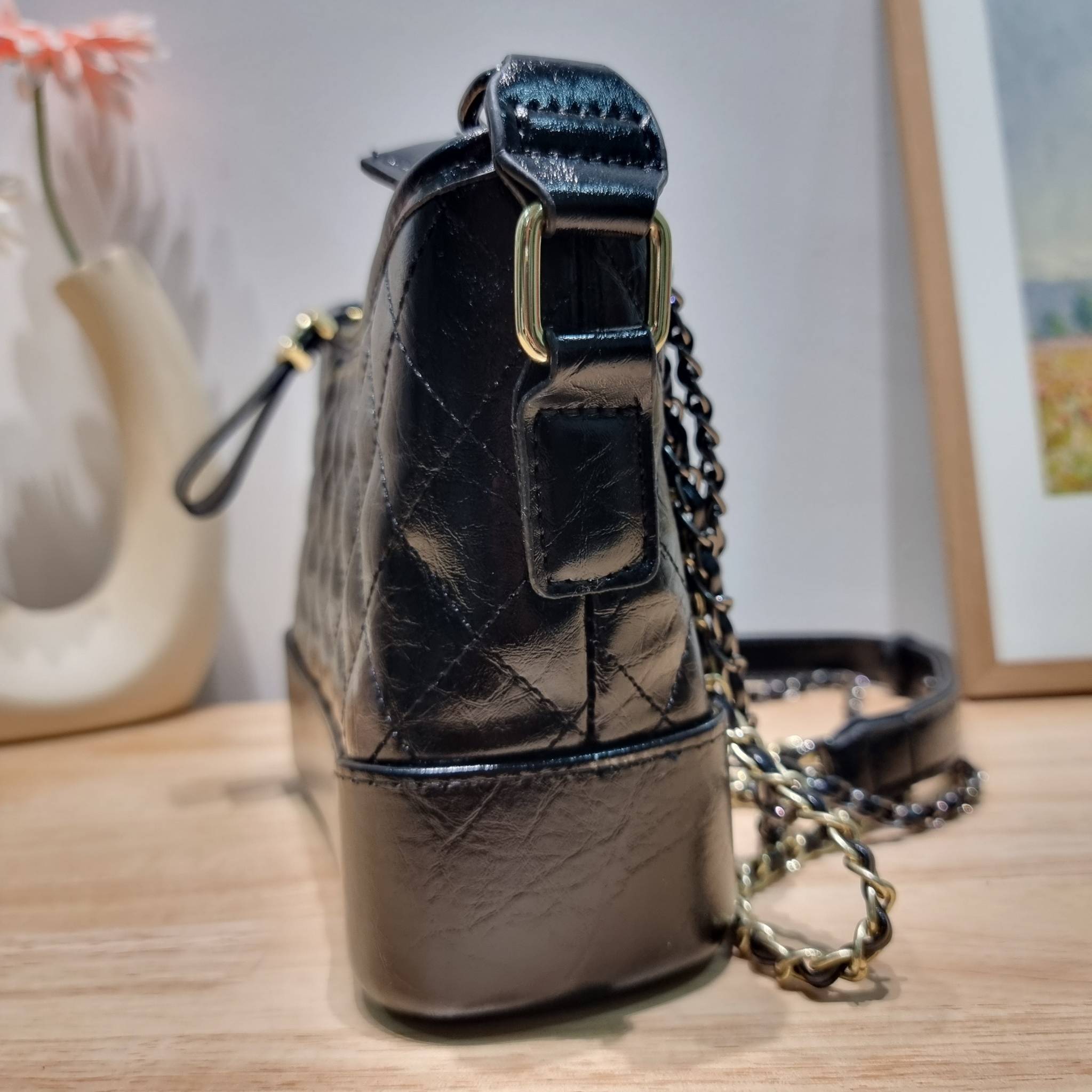 CHANEL GIFT SET สุดหรูชวนให้สะสมส่งท้ายปี กับไอเท็มลิมิเต็ดและ best seller พร้อมเสิร์ฟครบชุด สุดคุ้ม มาพร้อมกระเป๋าสะพายถึง 2 ใบ เด็ดทั้งคู่ๆ วัสดุหนังวัว และยังไม่พอ มีกระเป๋าสตางค์แถมให้ไปอีก 1ใบ สวยครบจบในเซ็ทเดียว!!