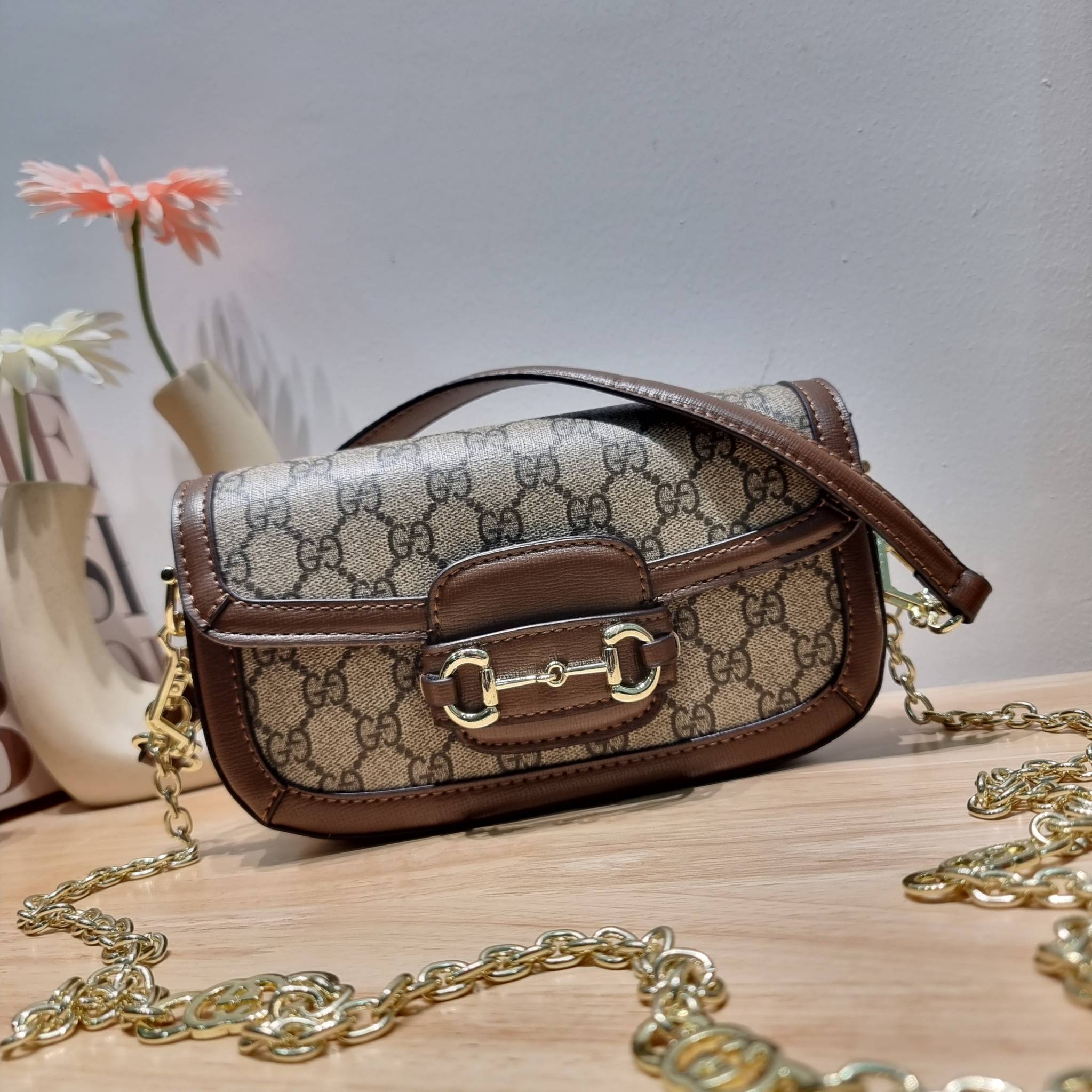 GUCCI Horsebit 1955 shoulder bag / GC STRAP MINI SHOULDER BAG กระเป๋าสะพายไหล่/สะพายข้าง ทรงคลาสสิค ไซส์ใหม่ ตอบโจทย์คนที่ไม่ชอบความใหญ่โต น้องจัดให้ไปเลย!!