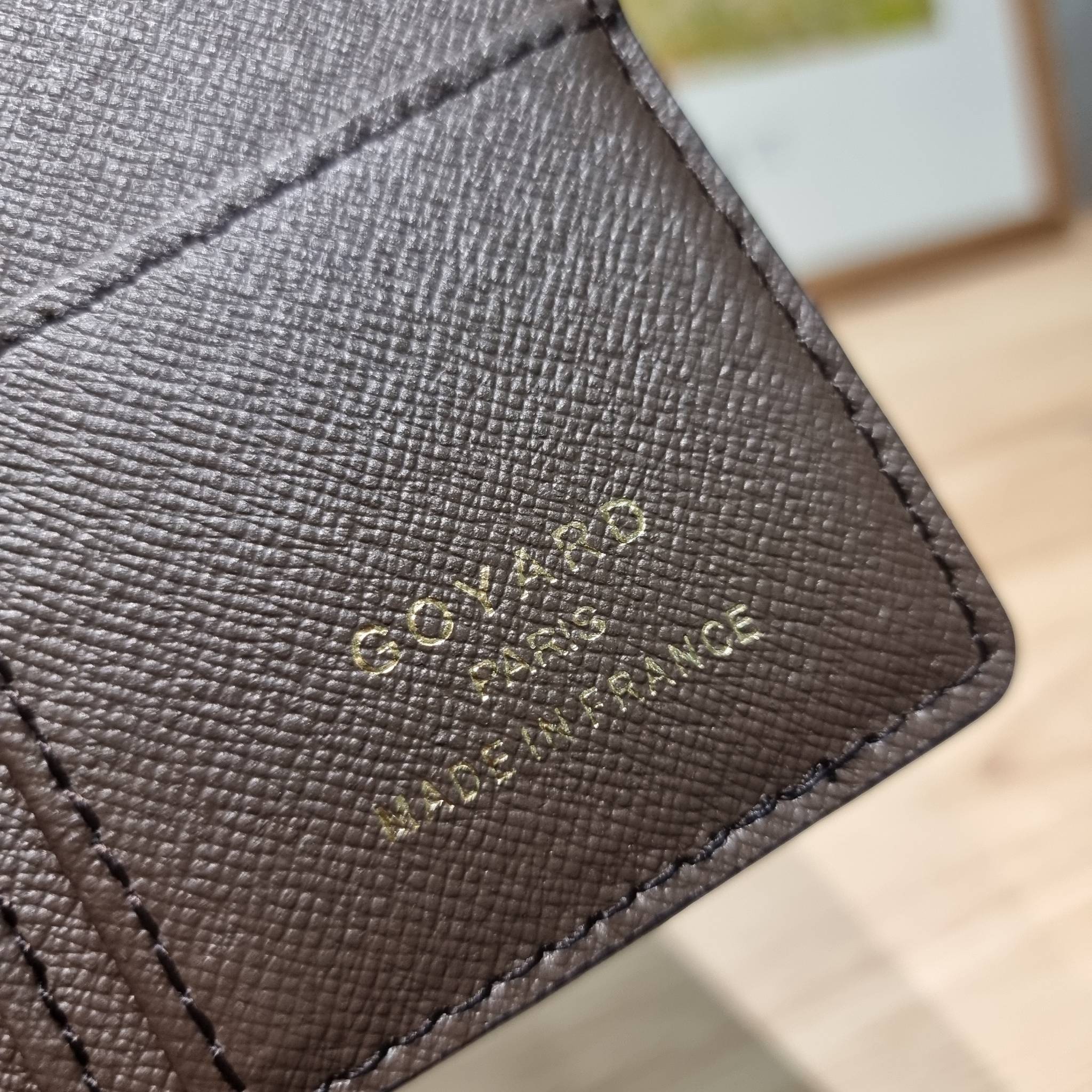 Goyard Bi Fold Long Wallet / GOYARD FLAP WALLET / Goyard Long Wallet กระเป๋าสตางค์ใบยาว รุ่น unisex ที่ใช้ได้ทั้งหนุ่มๆและสาวๆ ไอเท็มนี้ตอบโจทย์สำหรับคนที่ชอบเก็บบัตรเยอะๆ