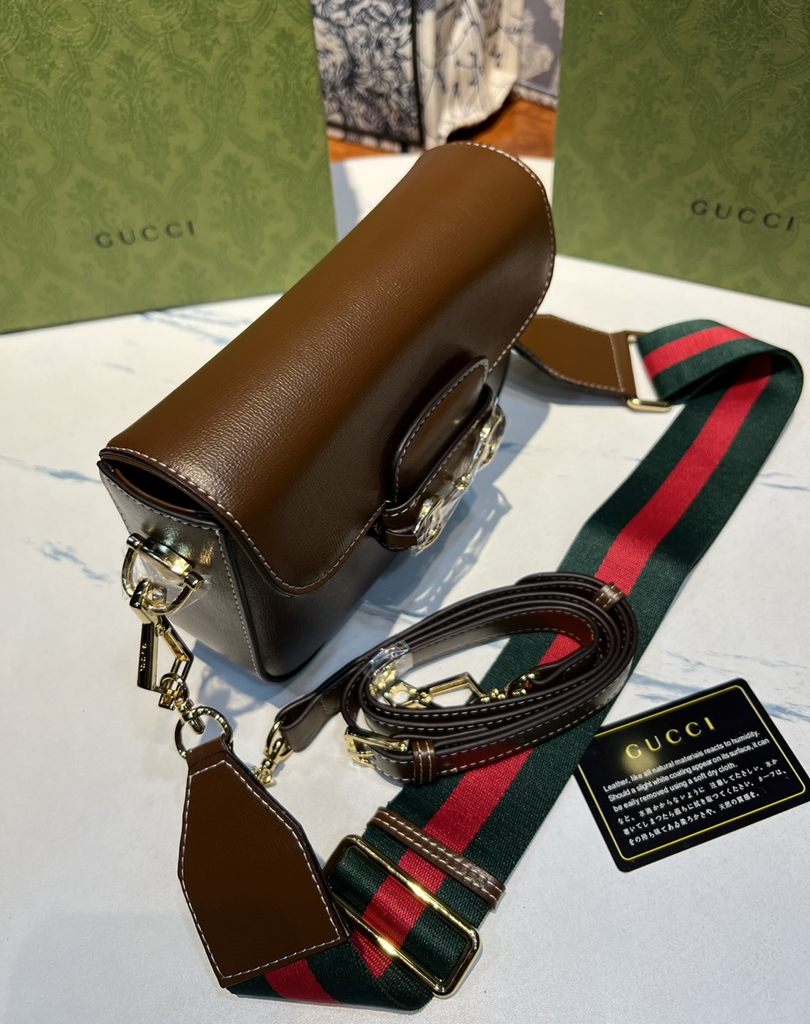 หนังแท้ GUCCI Horsebit 1955 mini bag GG Supreme canvas ที่สุดของรุ่นที่ฮอตหนักมาก คอลเลคชั่นที่ยอดขายดีตั้งแต่วันแรกที่ลง shop ด้วยรูปทรงที่กะทัดรัด ตอบโจทย์ได้ทุกลุค ทุกไลฟ์สไตล์ ใช้งานได้ง่ายคล่องตัว เรียกได้ว่าใครไม่มีได้ยังไง สวยขนาดนี้!!