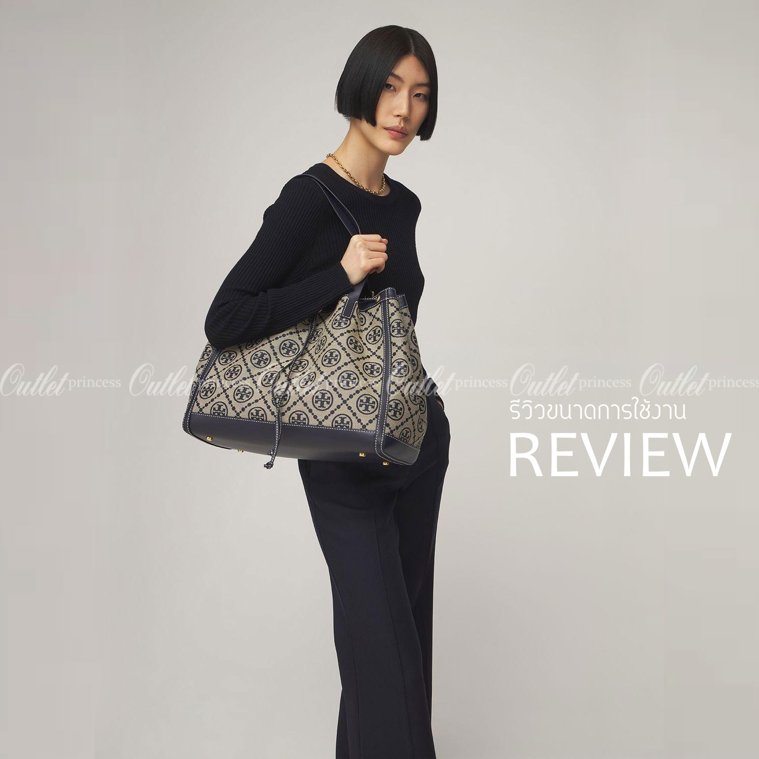 ใบใหญ่ TORY BURCH T MONOGRAM LARGE JACQUARD TOTE BAG กระเป๋าถือหรือสะพายรุ่นล่าสุดดีไซน์ยอดนิยมจาก TORY BURCH FACTORY OUTLET วัสดุ Woven Jacquard & Leather ทอลาย Jacquard Singnature แบรนด์รอบใบสวยอยู่ทรงเป็นเอกลักษณ์ เปิดปิดแบบ Drawstring ขนาดใหญ่มาก กว้า