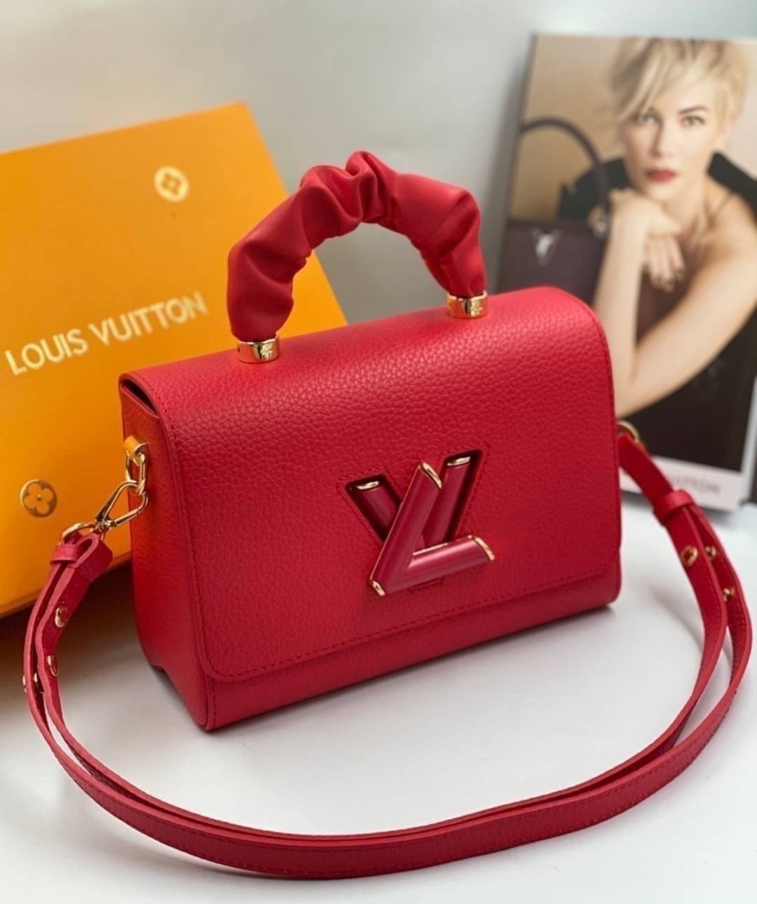 หนังแท้ LOUIS VUITTON Scrunchie Twist Bag พร้อมส่งที่ไทย เกรดออรินอลงานหนังแท้ทั้งใบ ภาพสินค้าถ่ายจากงานขายจริง ใช้งานต่างประเทศได้