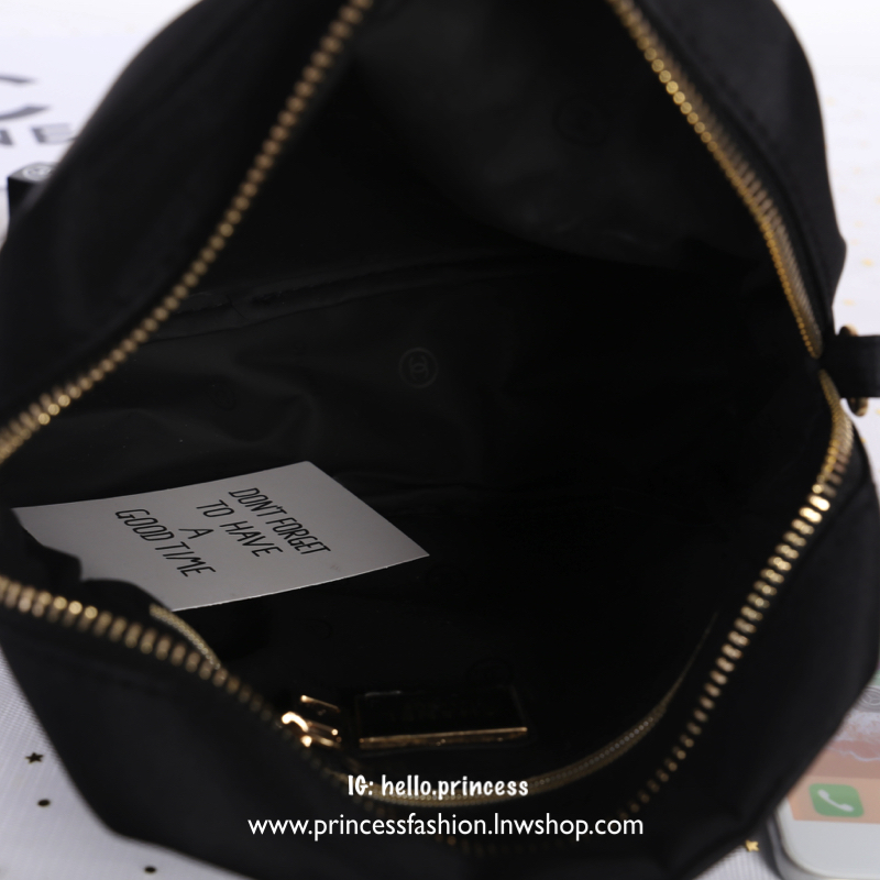 Chanel VIP Gift Nylon crossbody Bag กระเป๋าสะพาย VIP Gif จากแบรนด์ chanel ทรงสวย วัสดุผ้าไนล่อน คุณภาพดี น้ำหนักเบา อะไหล่ทอง ด้านหน้าเย็บโลโก้ CC ปักเลื่อมสวยหรูตามแบบฉบับแบรนด์ ขนาดกำลังน่ารัก ซับในพิมพ์ลายโลโก้แบรนด์สวยๆ รุ่นนี้มาพร้อมสายสะพายยาว ถอดได