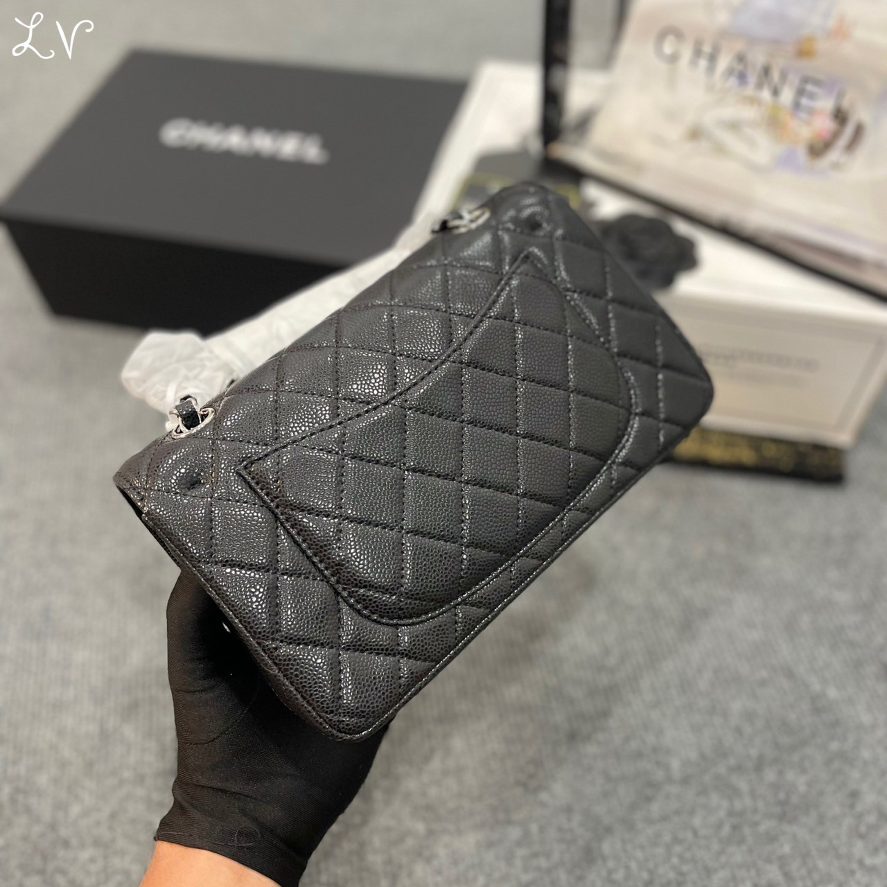 Chanel Classic 9" / Chanel Bag พร้อมส่ง กระเป๋าสะพายรุ่นยอดนิยม งานหนังสวยมาก มาพร้อมกล่อง อปก ครบเซ็ท ใช้งานต่างประเทศได้ ภาพถ่ายจากงานขายจริง