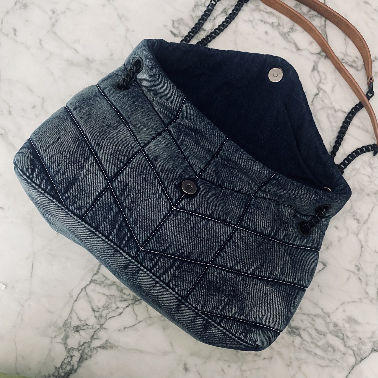 YSL Puffer denim shoulder bag กระเป๋าสะพายเดนิมฟอก สวยเท่ห์คลาสสิกลายเชฟล่อนเป็นเอกลักษณ์ รุ่นเดนิมยอดนิยม ทรงสวย ใช้ได้บ่อยไม่มีเบื่อ ดีไซน์เรียบหรู