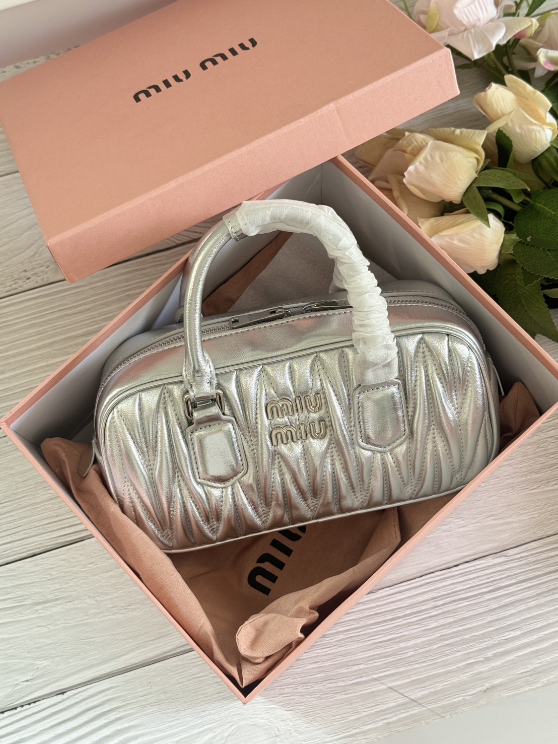 MIU MIU Arcadie Matelassé nappa leather bag / MIU MIU Mini Bag กระเป๋าถือสะพายใบเล็ก เกรดออริ 1:1 ใช้งานต่างประเทศได้