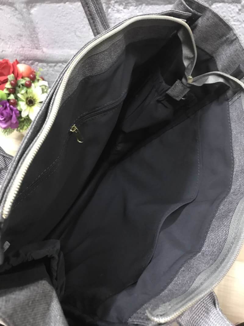 ของแท้ Anello polyester canvas 10 pocket Rucksack คอลเลคชั่นใหม่ล่าสุด!! เป้รุ่นใหม่ชนช้อป ดีไซน์เก๋ เป็นได้ทั้งสไตล์toteโดยการเก็บสายสะพายเป้เข้าช่องซิปที่ด้านหลัง และเป็นสไตล์เป้rucksackได้ มีช่องเล็กช่องน้อยรอบตัวกระเป๋า เปิดปิดด้วยซิปเดียวด้านบน ตัวกร